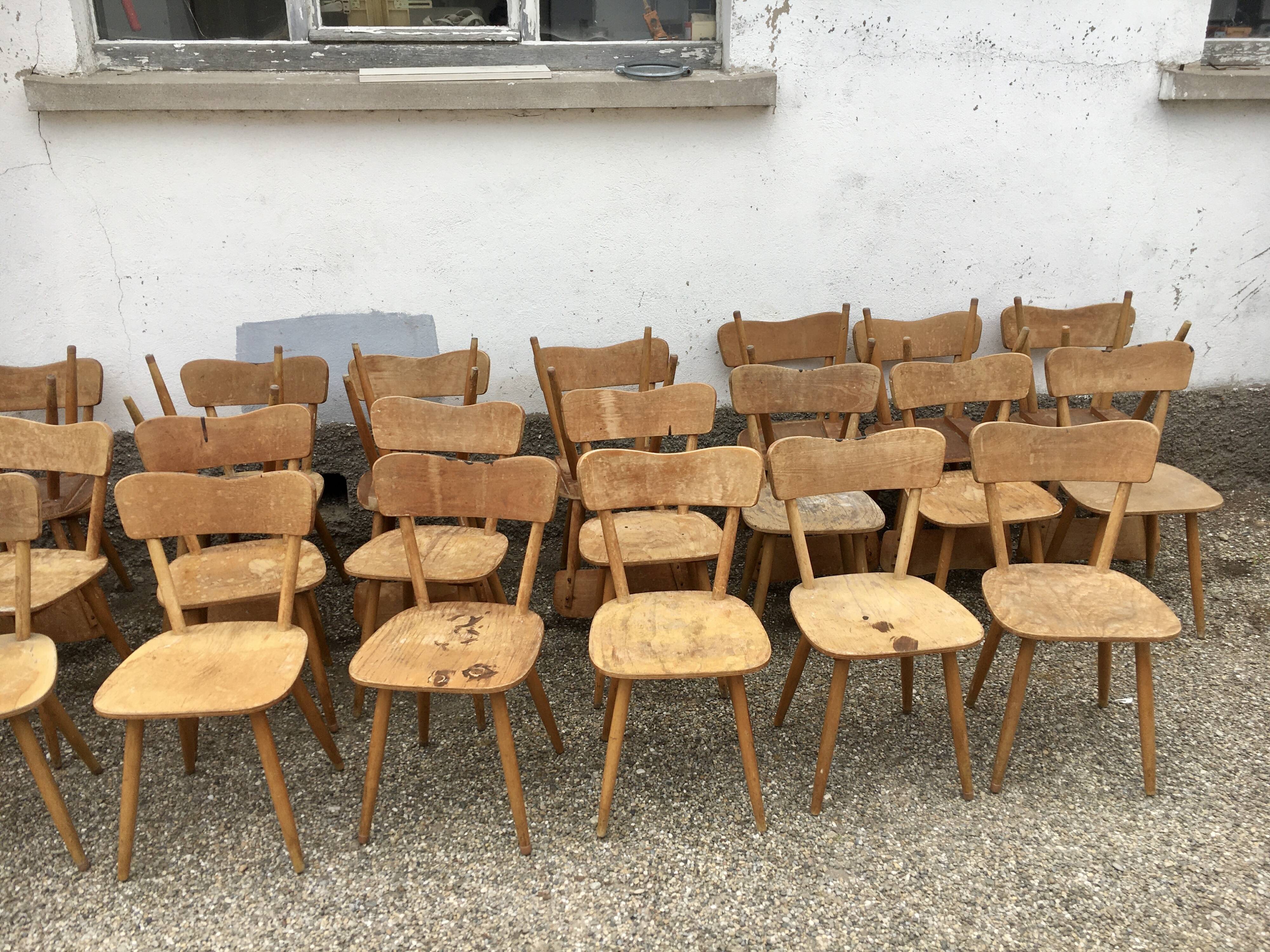 Série de 40 chaises bistrot ´