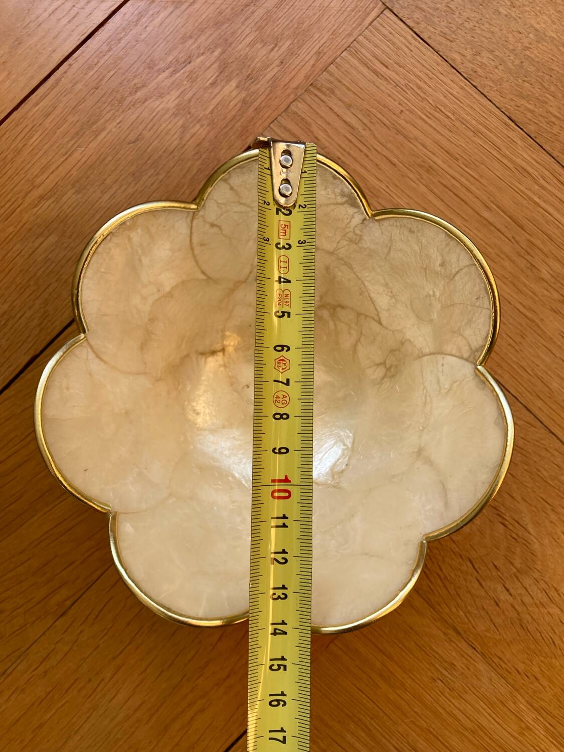 Mother-of-pearl cup
