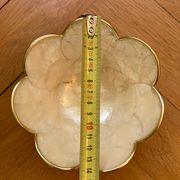 Mother-of-pearl cup