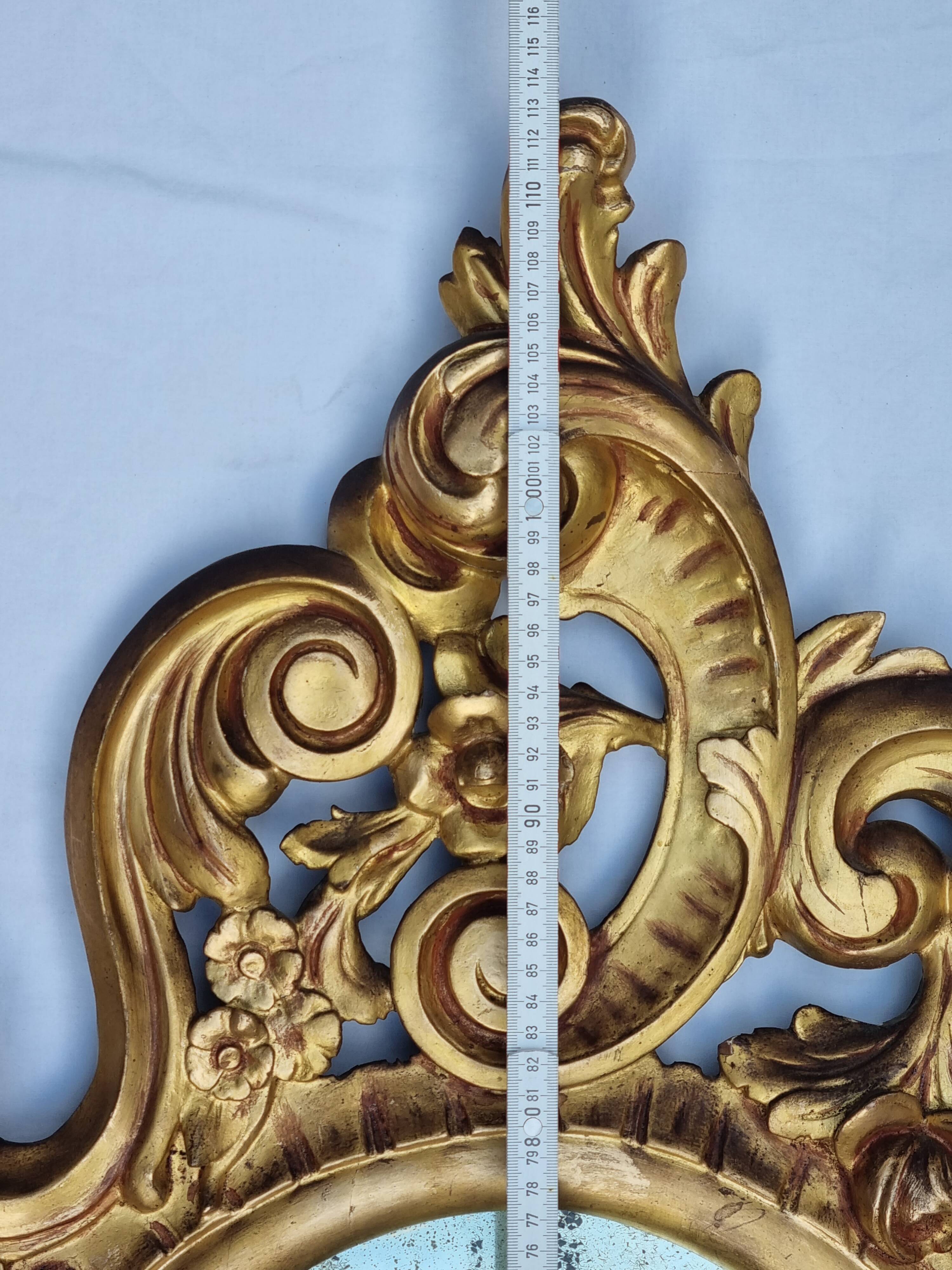 Large oval gold mirror, Louis XV rococo style, late 19th century, 114 x 66 cm.