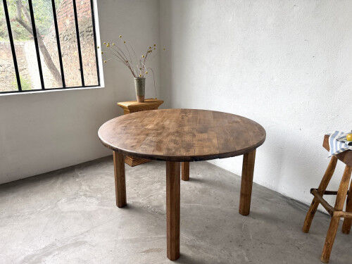 Brutalist round table in solid oak, 1950s.