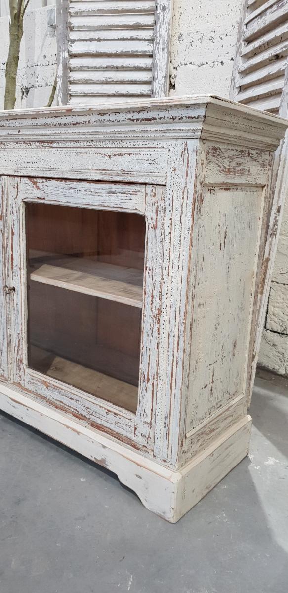 Buffe- vintage showcase