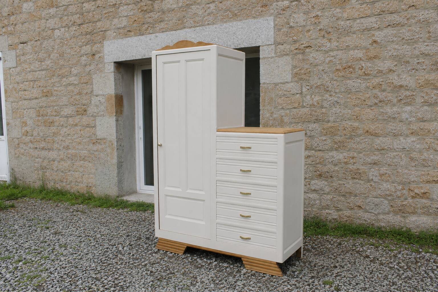 Asymmetrical solid oak wardrobe – Renovated Art Deco style