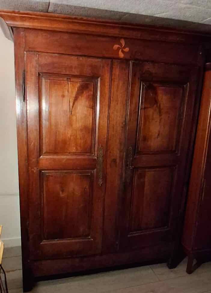 18th-century Malouine wardrobe, in walnut.