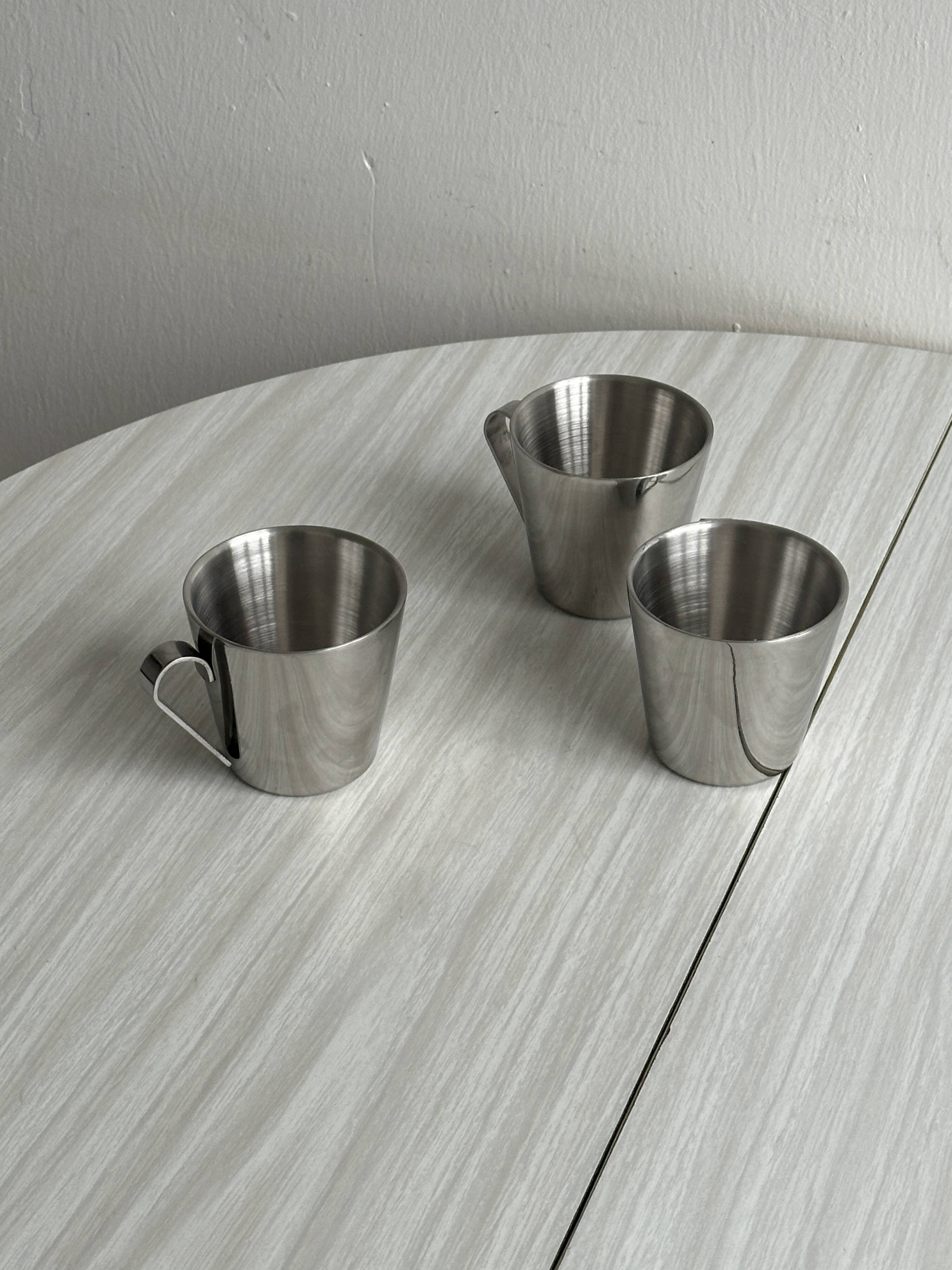 Set of 3 metal mugs