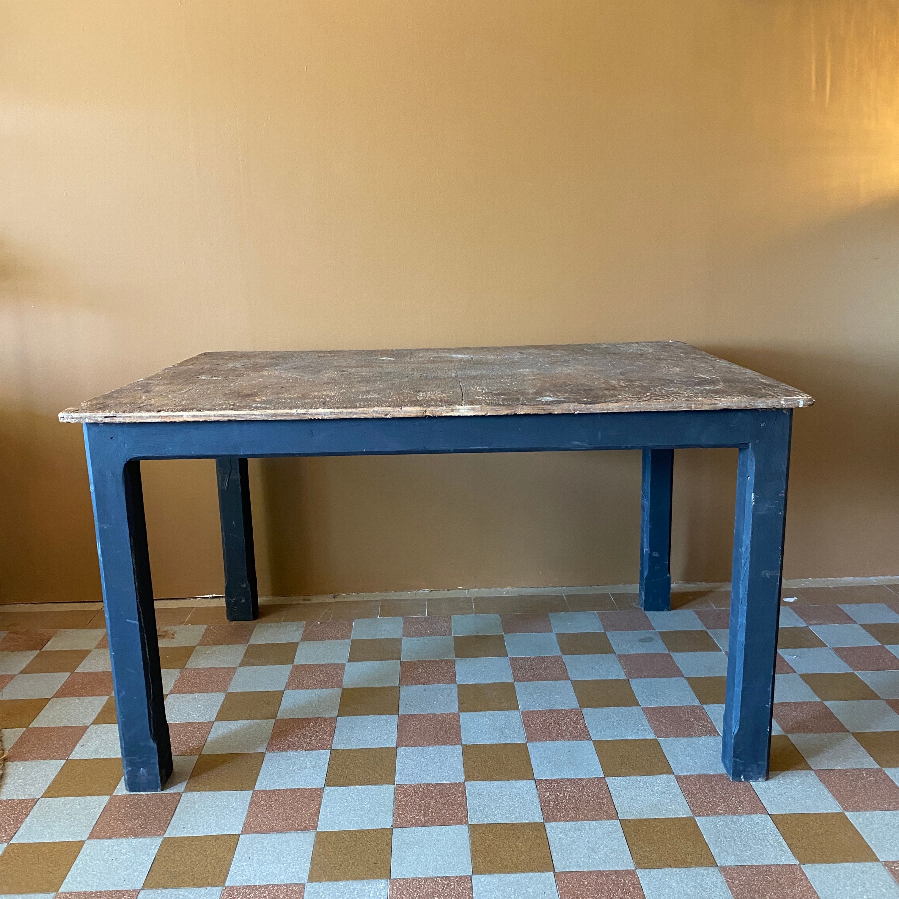 Table with black legs