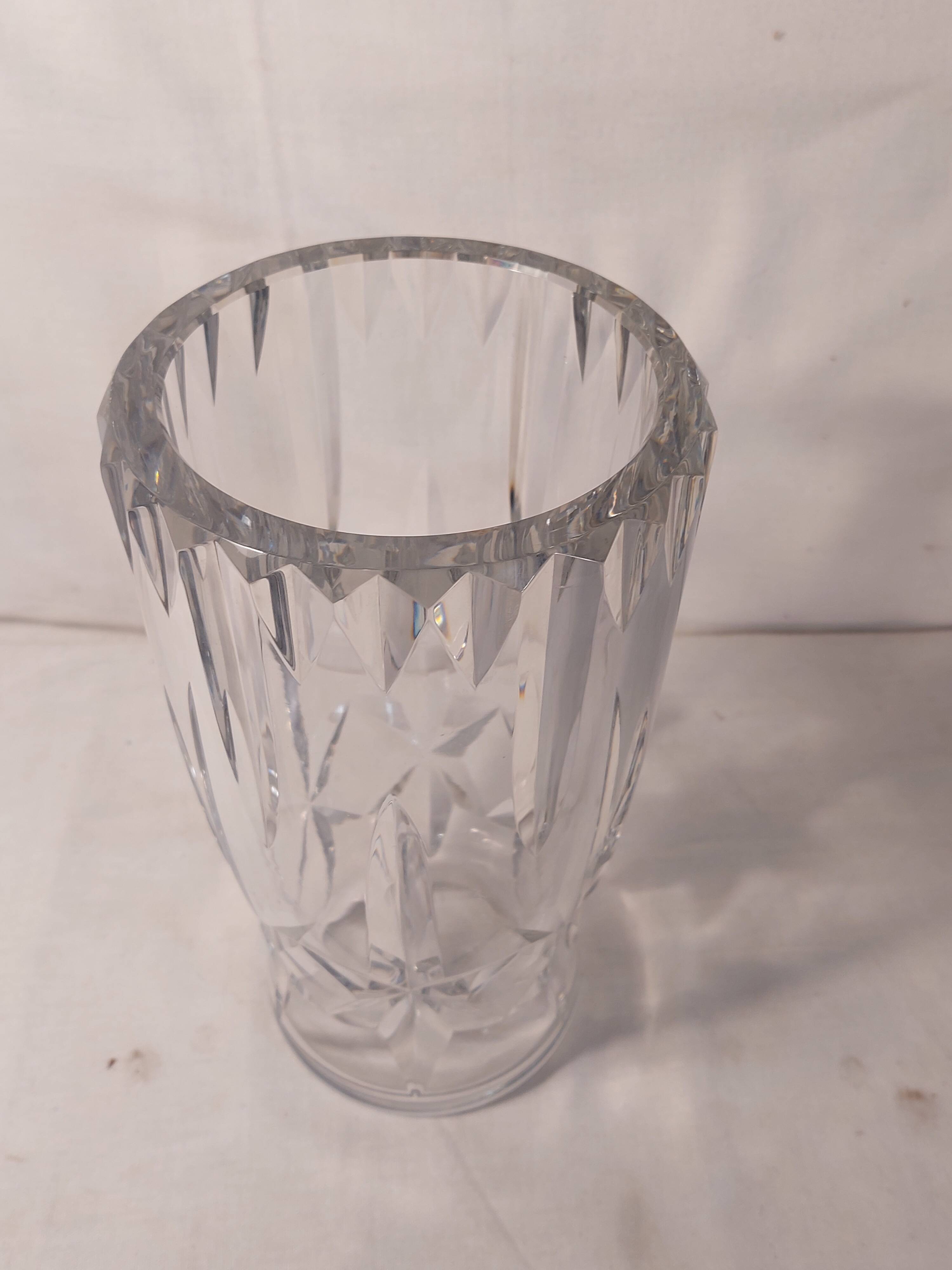 Baccarat crystal vase with chiseled motifs