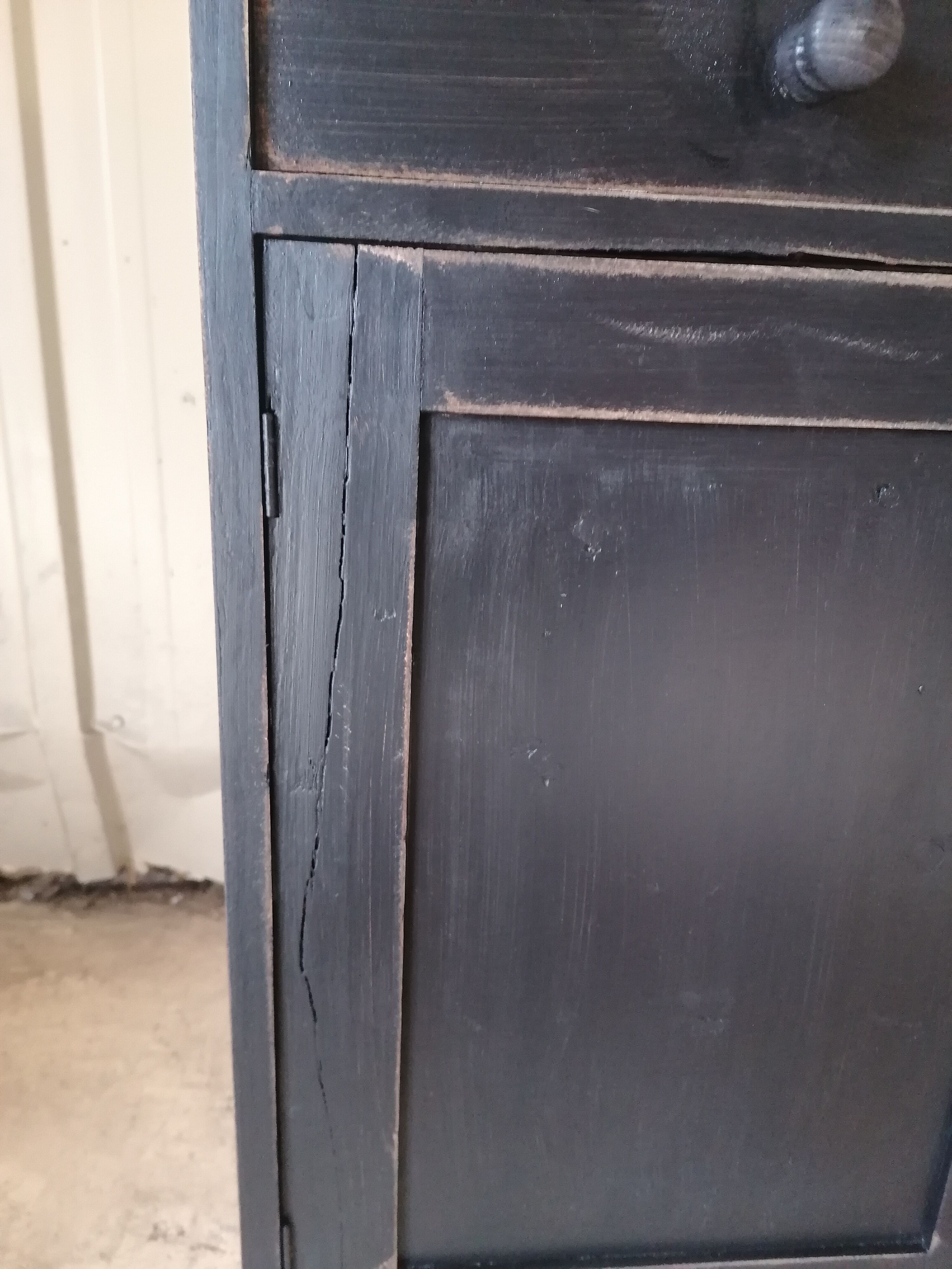 Low wooden entrance furniture