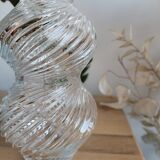 Vase en verre moulé