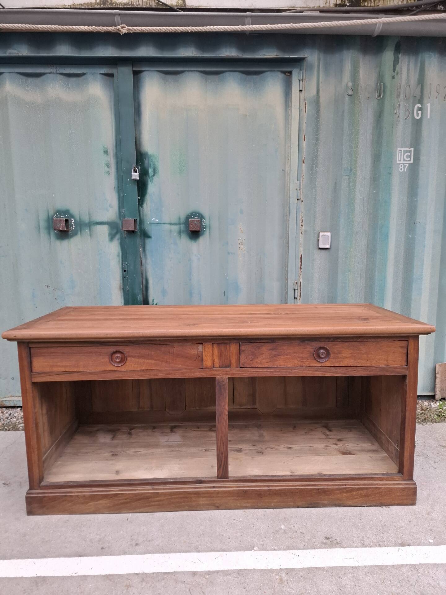 Trade counter