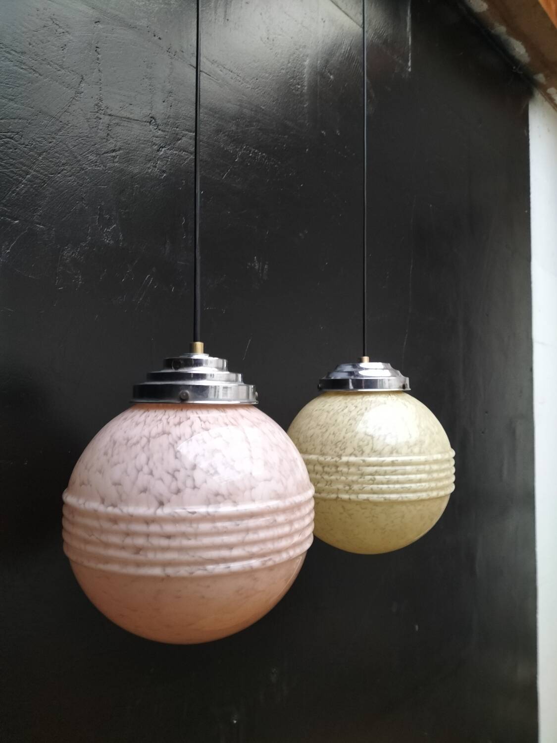 2 glass suspensions from Clichy