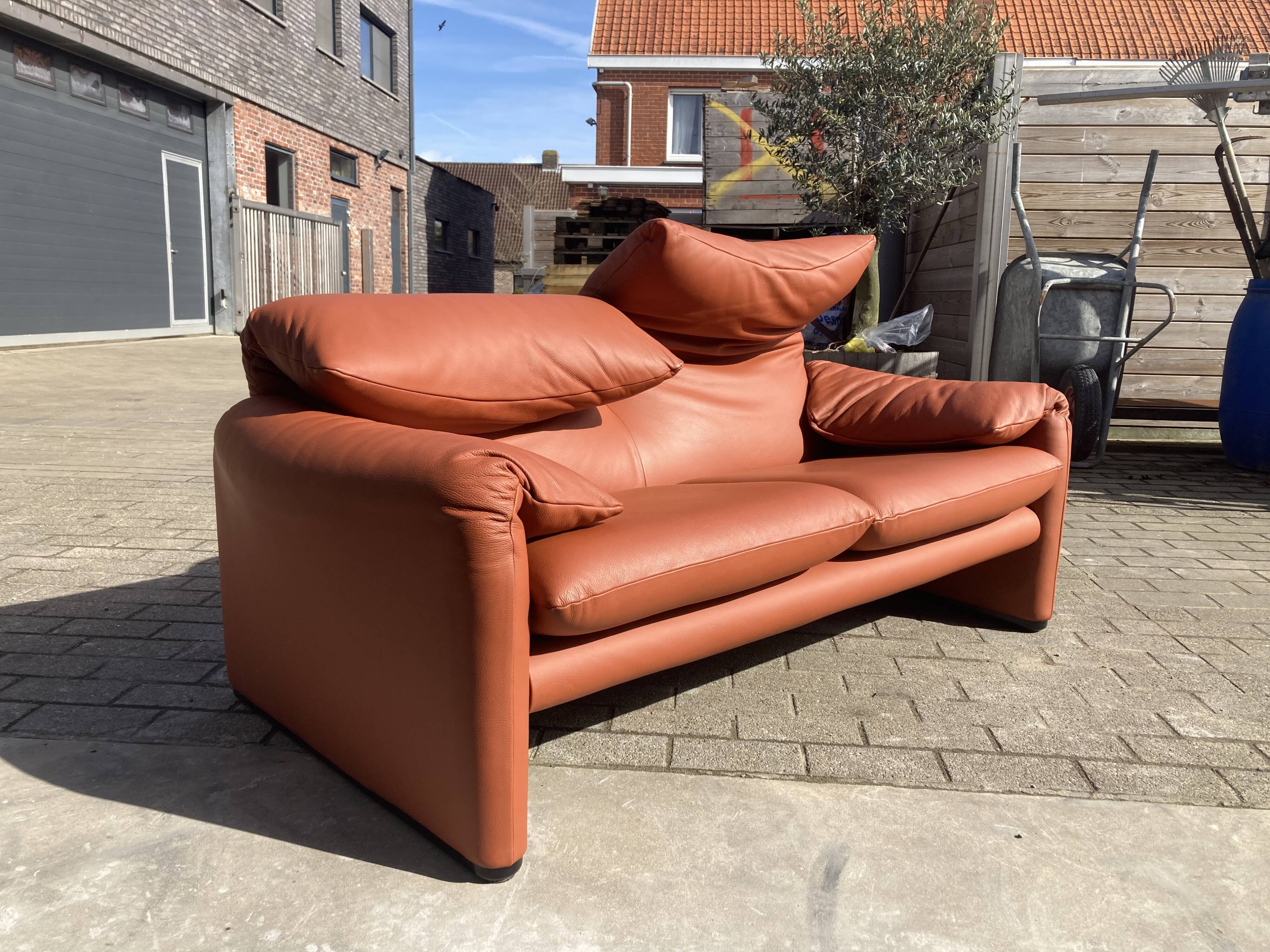 Cassina Maralunga 2seater by Vico Magistretti
