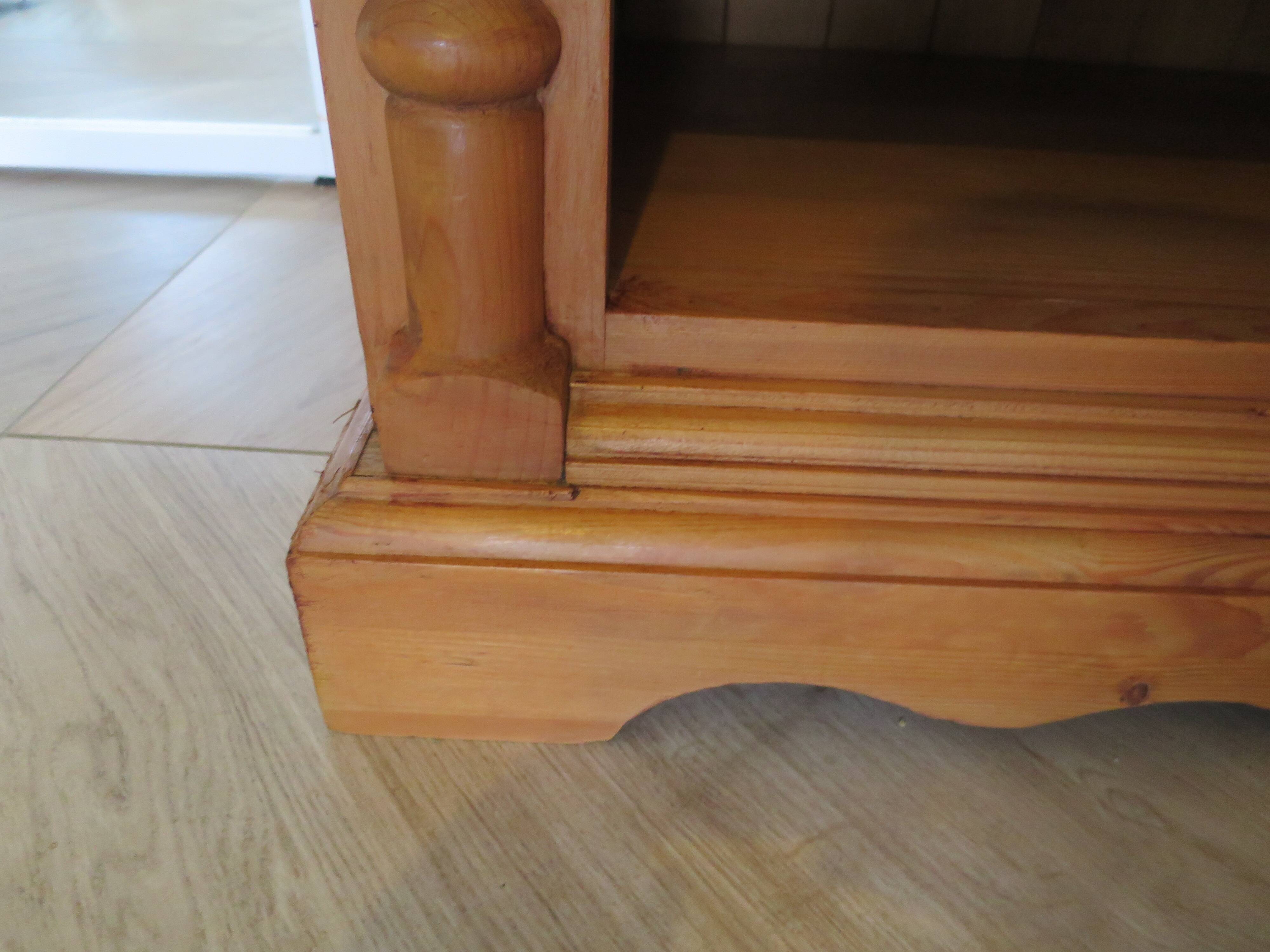 Solid wood bookcase – shabby chic style – adjustable shelves