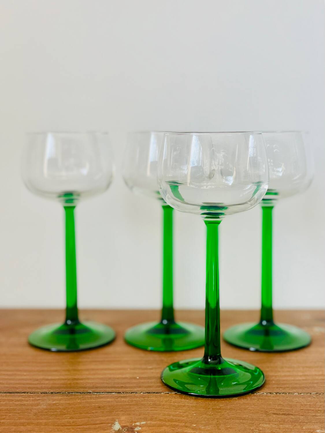 4 Alsace wine glasses, two-tone green stemmed glasses.