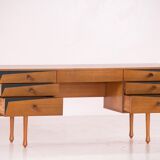 Scandinavian desk in graphic teck