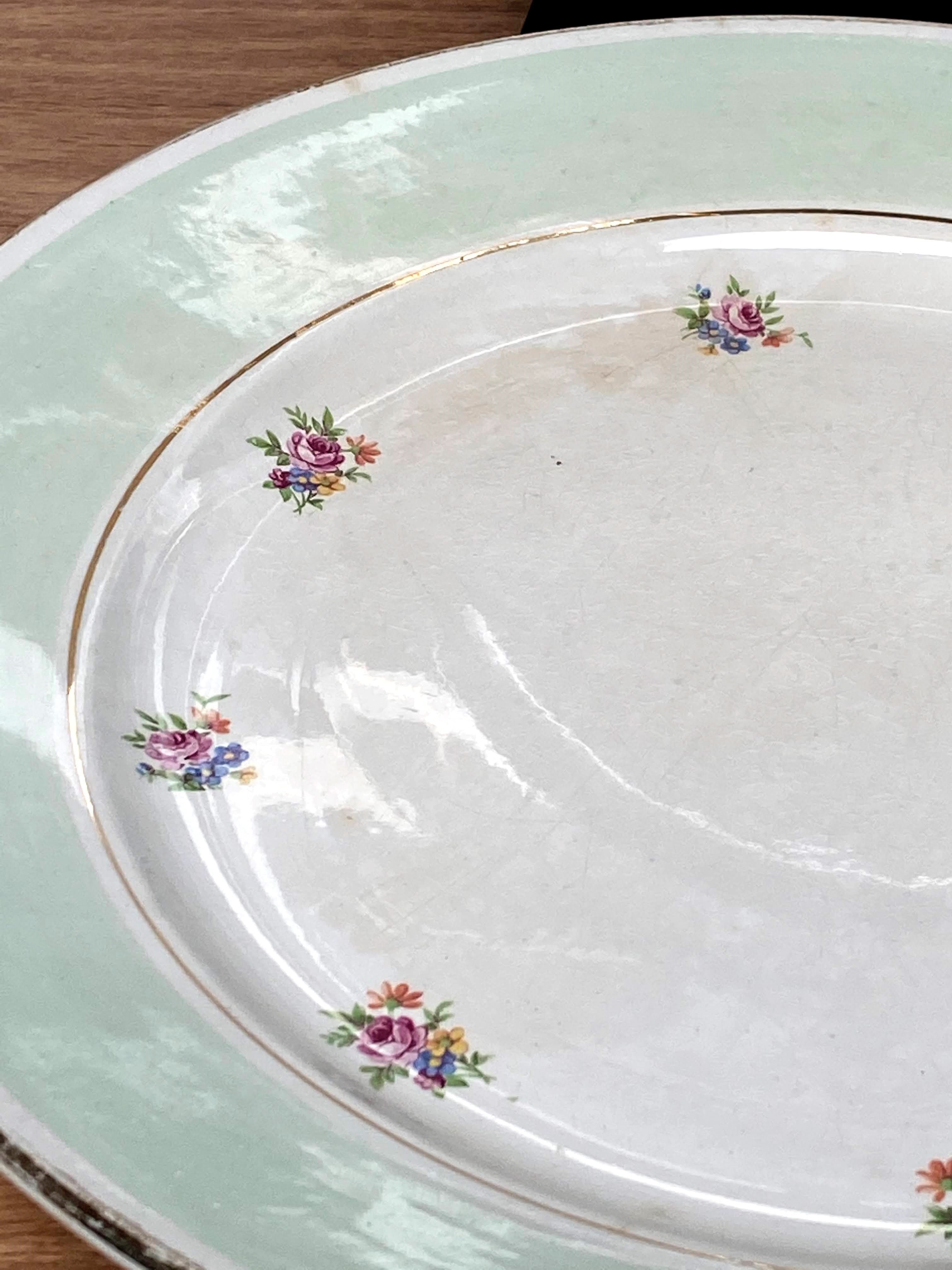 Set of 2 mismatched serving dishes