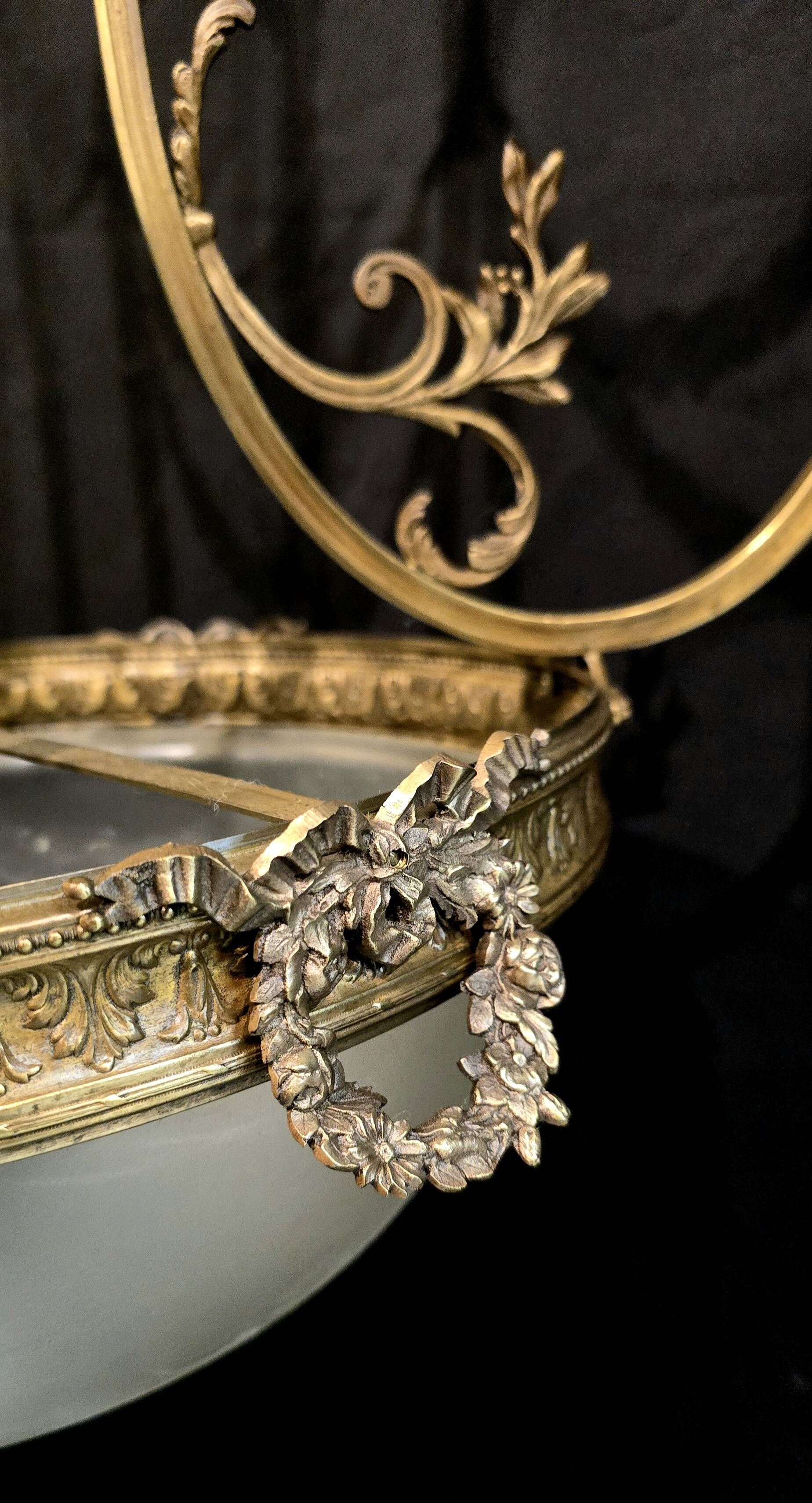 Gilt bronze and frosted glass chandelier – Louis XVI style