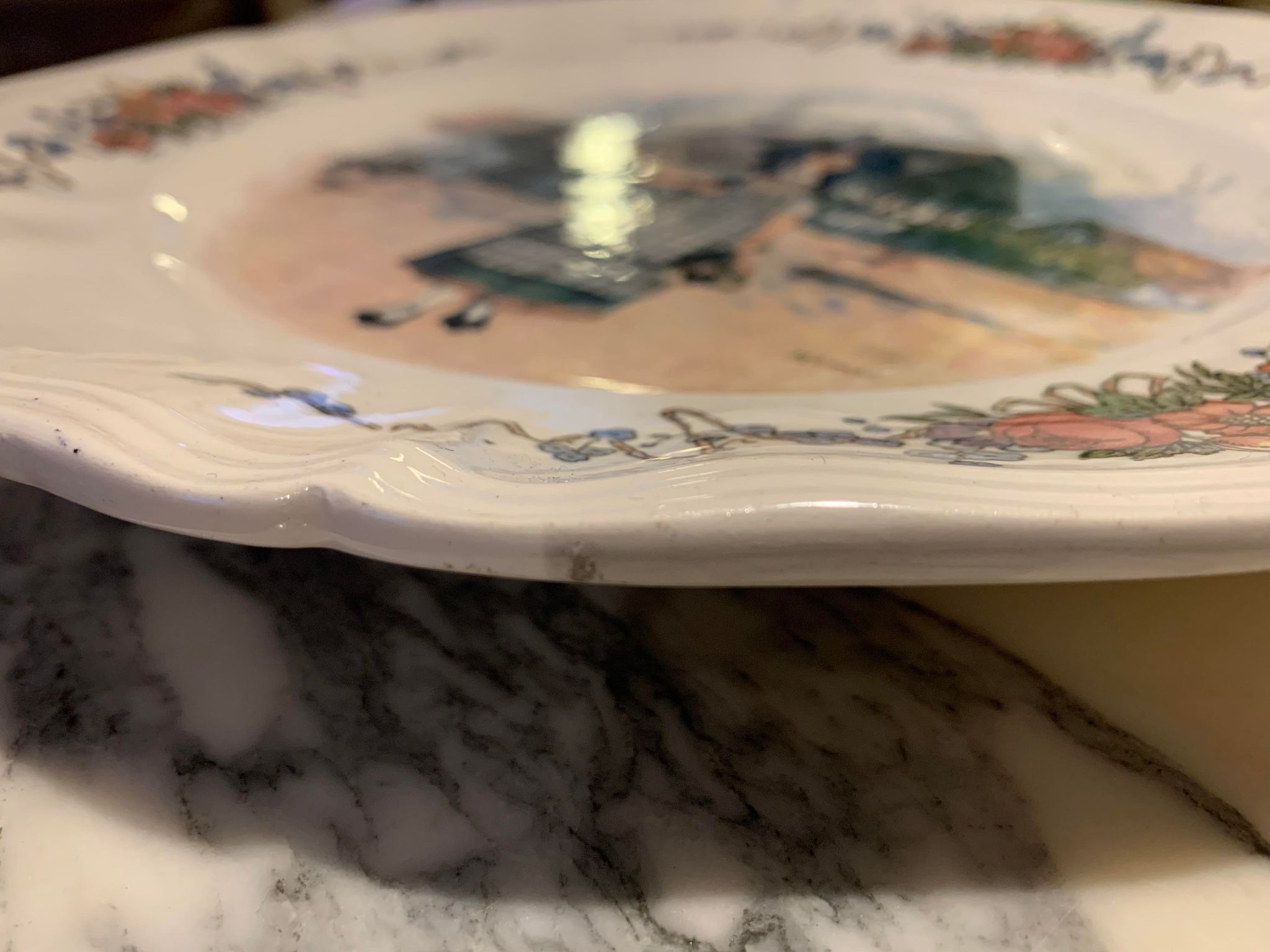 Round obernai dish in Sarreguemines earthenware, signed Loux