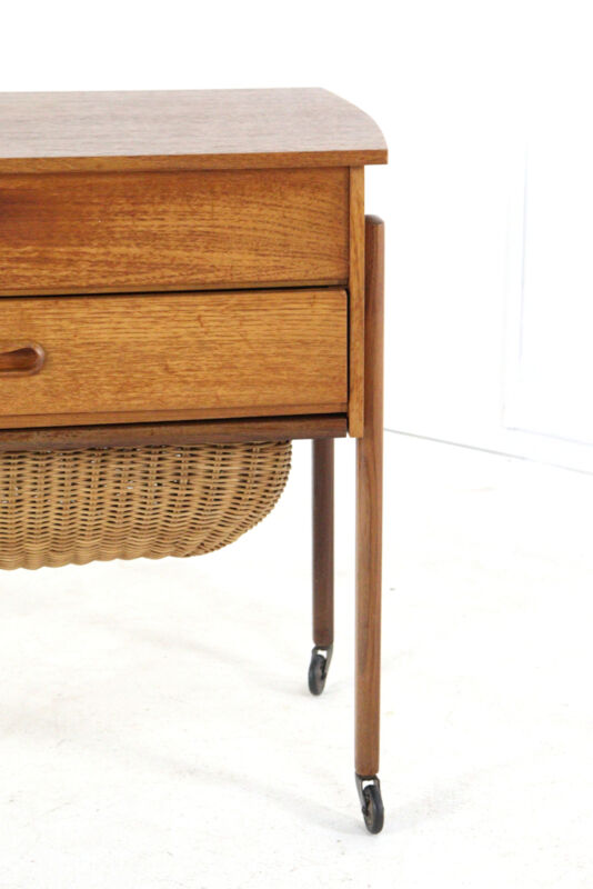 Table d'appoint / boîte de rangement pour bijoux