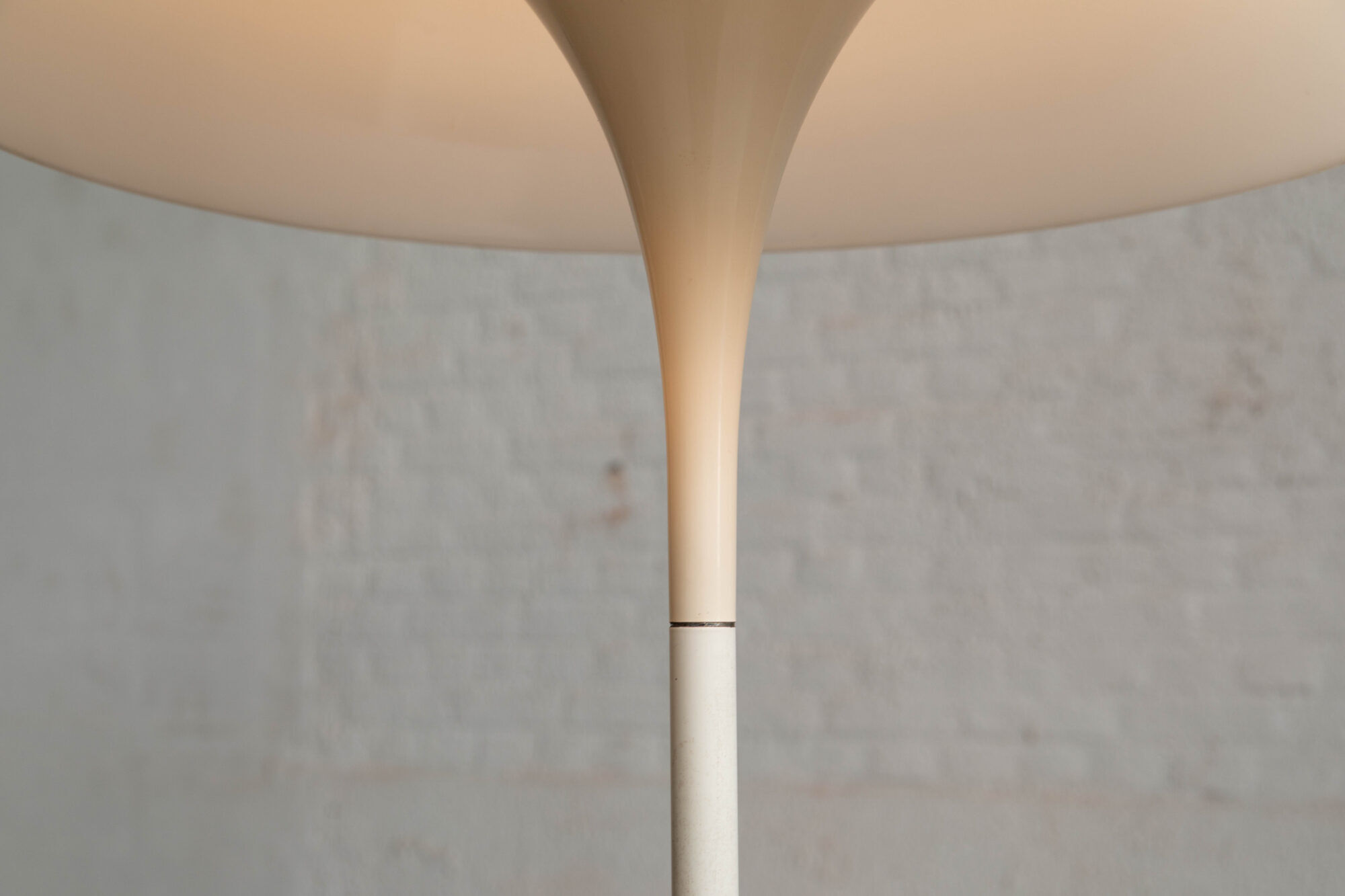 Lampe sur pied 'Panthella' de Verner Panton