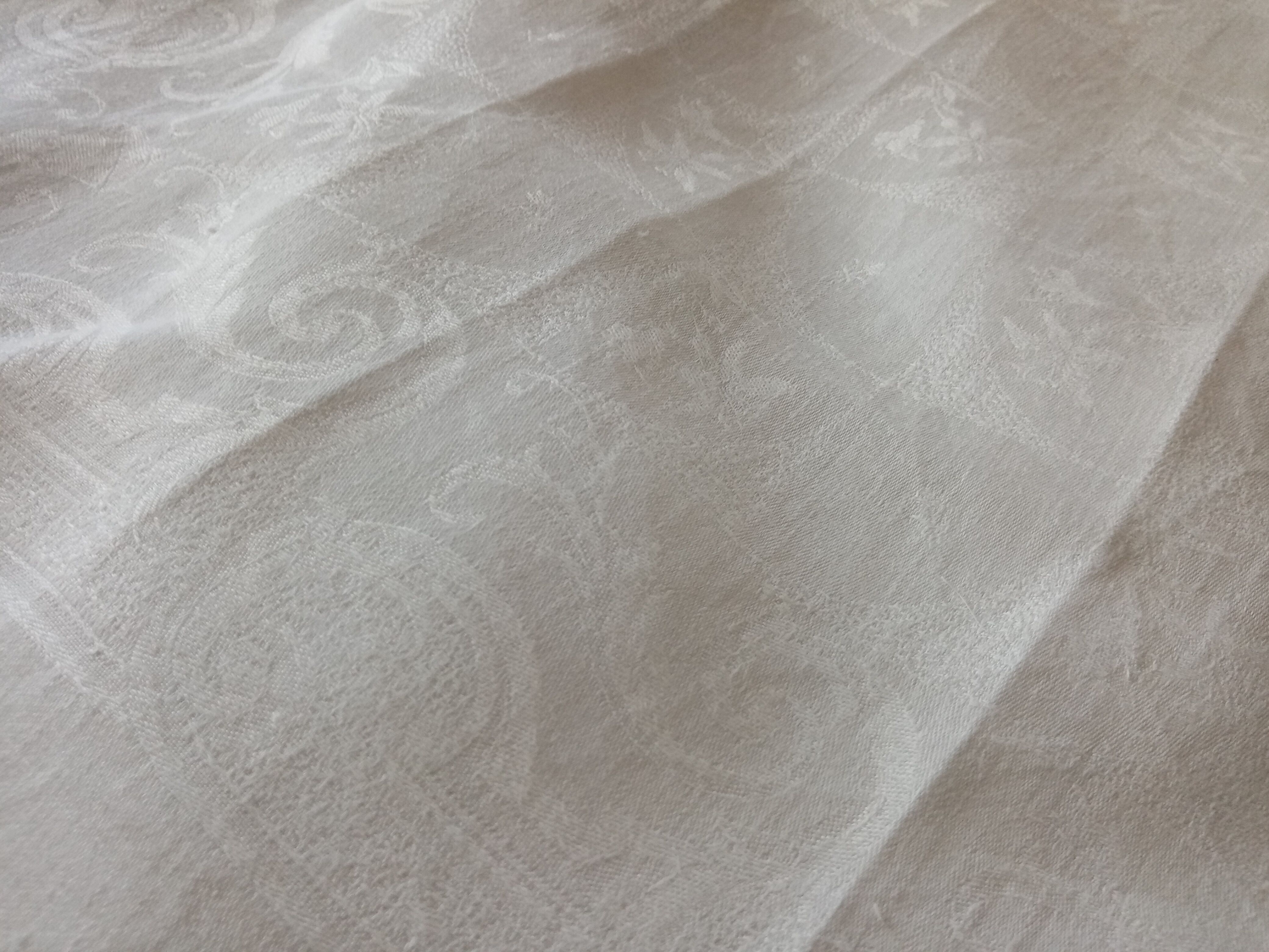 Tablecloth and its 12 damasee towels floral decorations rockery embroidered monogram