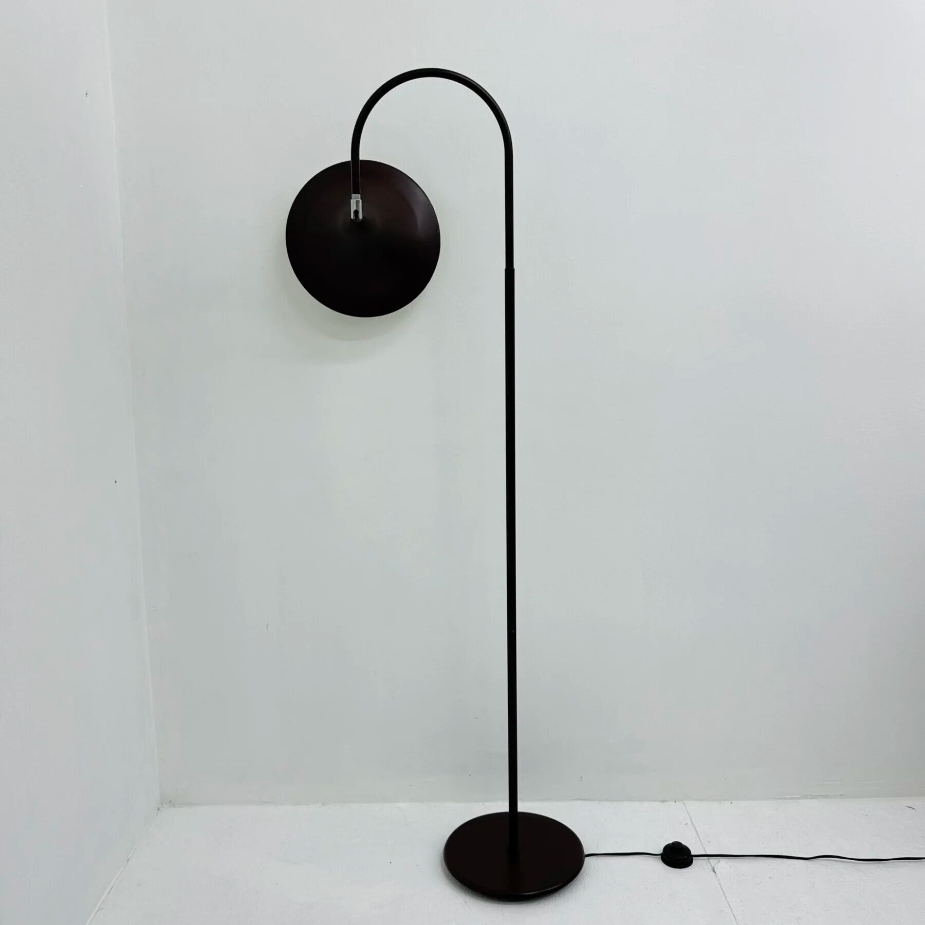 Hala Zeist Trumpet brown minimalist floor lamp, 1970s Dutch design
