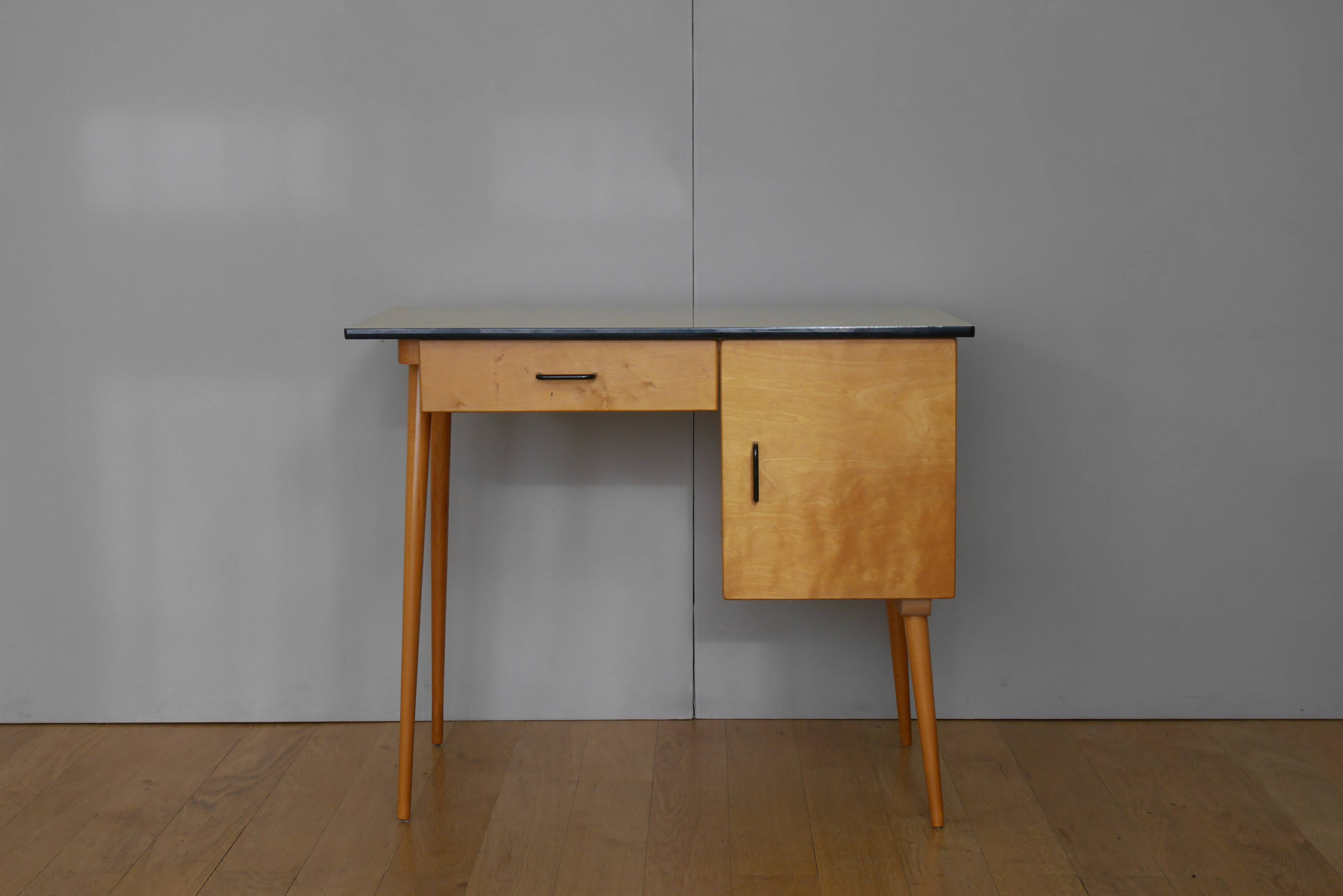 Bureau en bois des années 50 60 pied compas Baumann