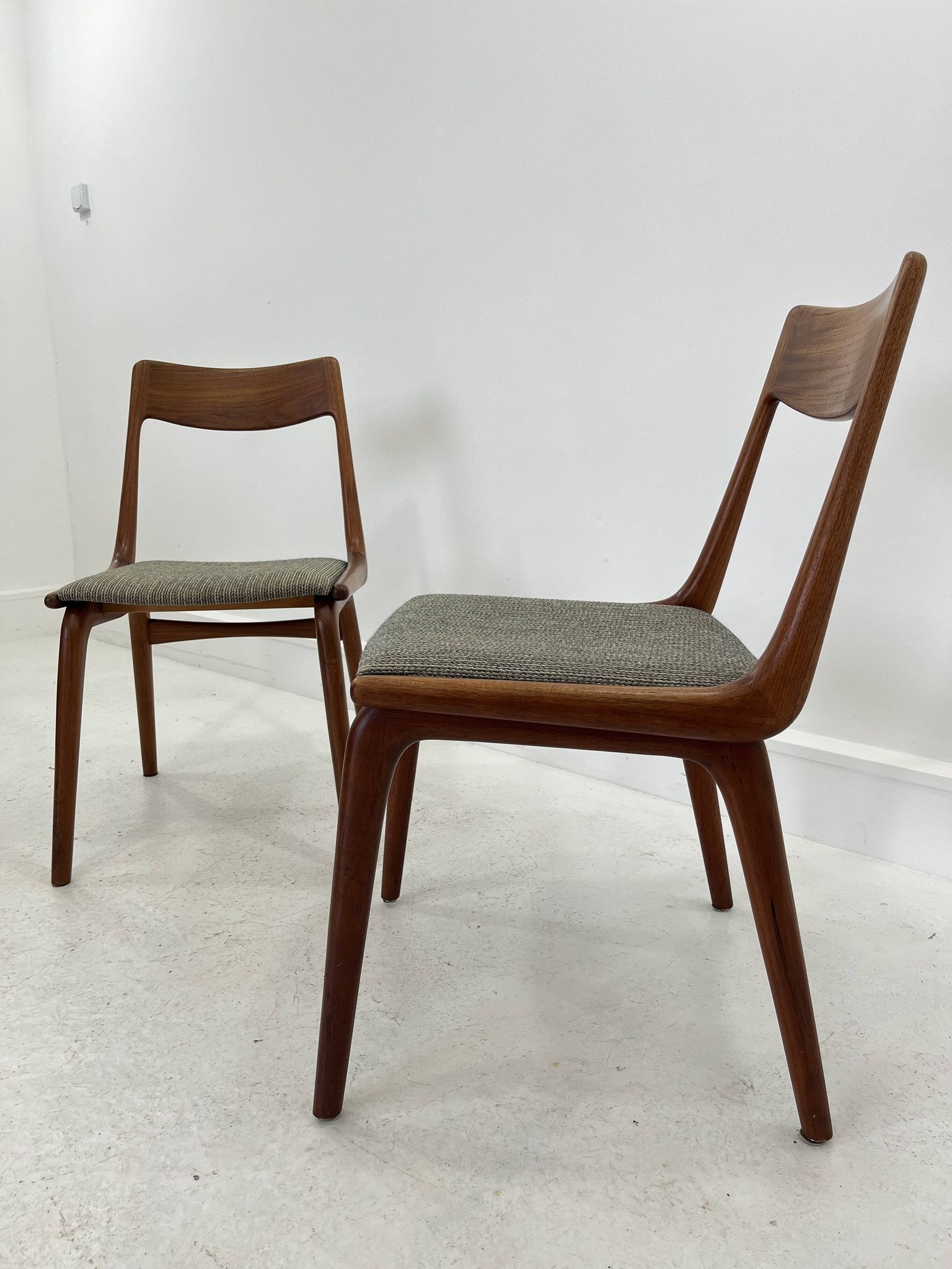 Chaises de salle à manger en teck Boomerang par A.E. Christensen, ensemble de 2.