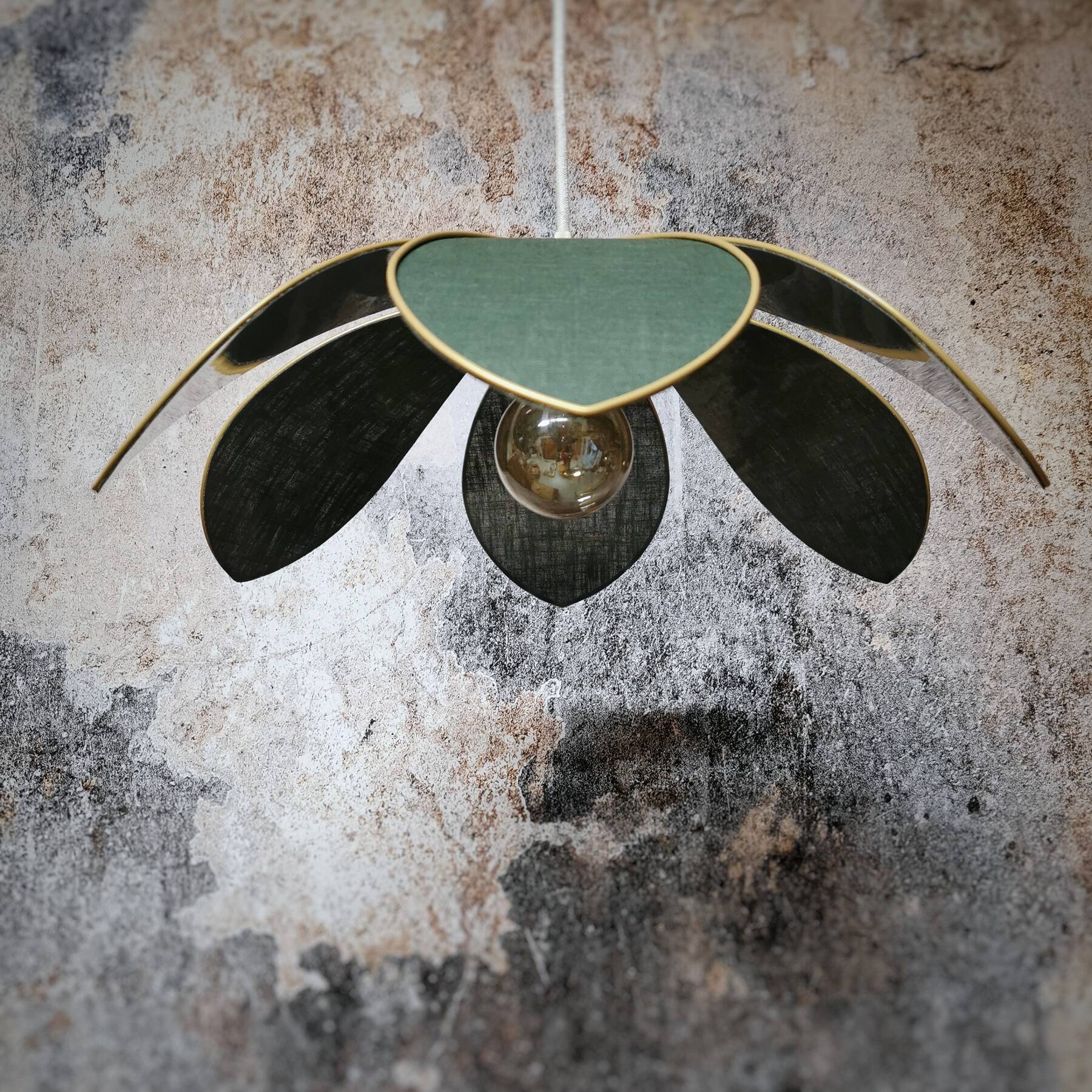 Flower suspension metal structure 6 petals in fir green linen