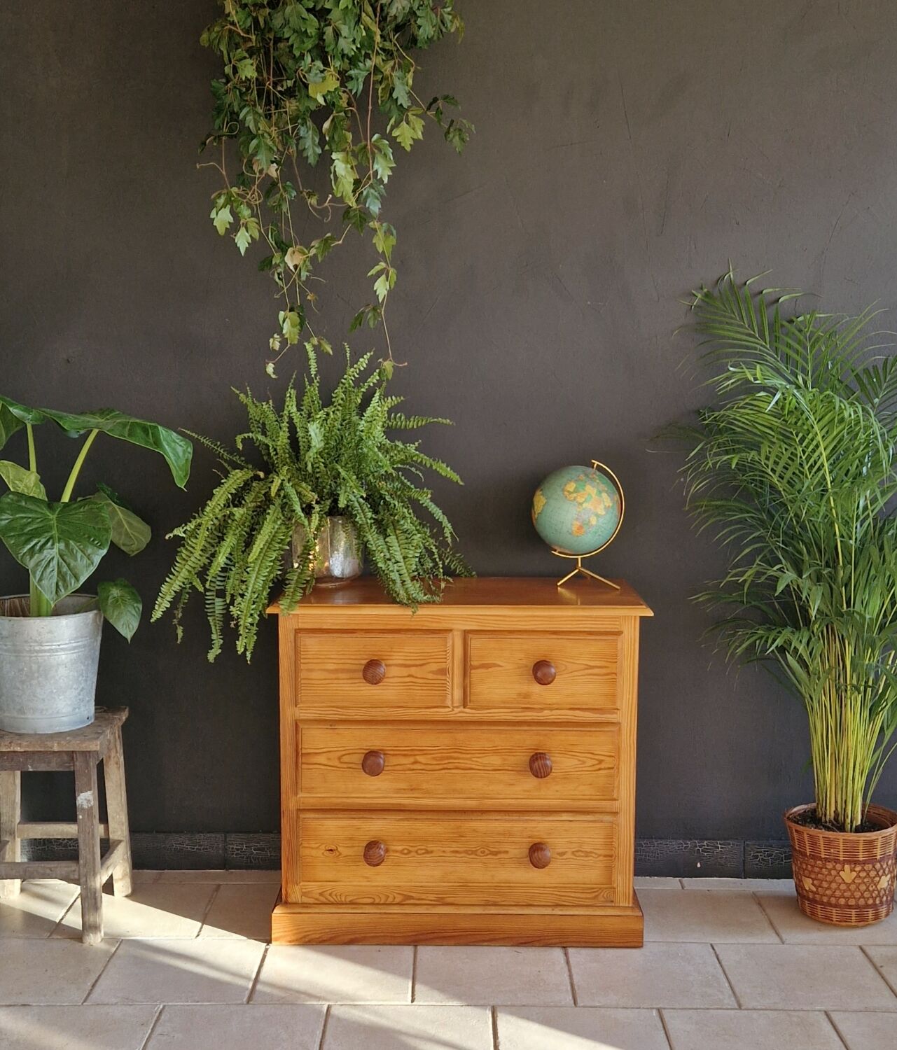 Pine chest of drawers