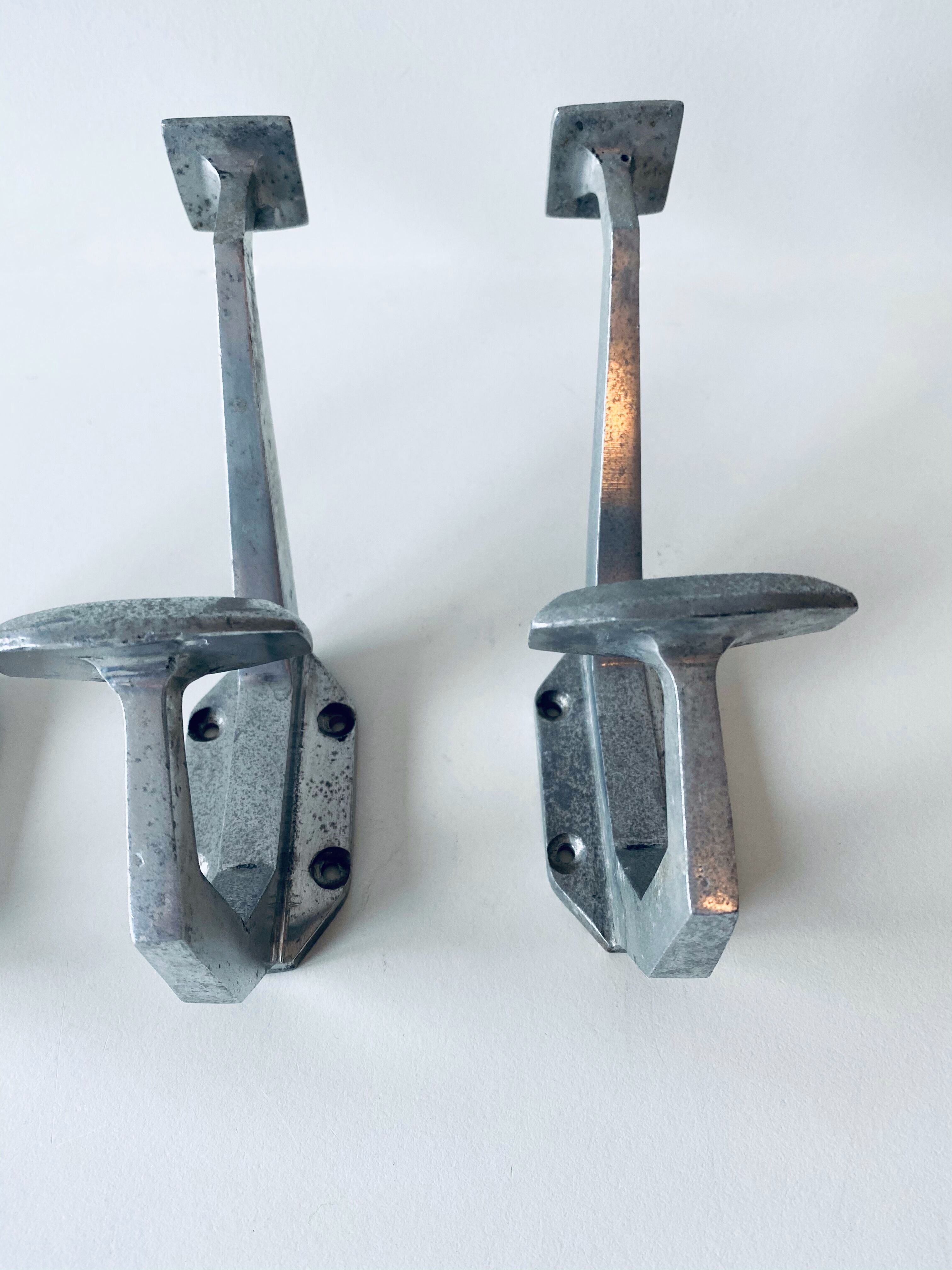 Lot de 3 patères anciennes en aluminium