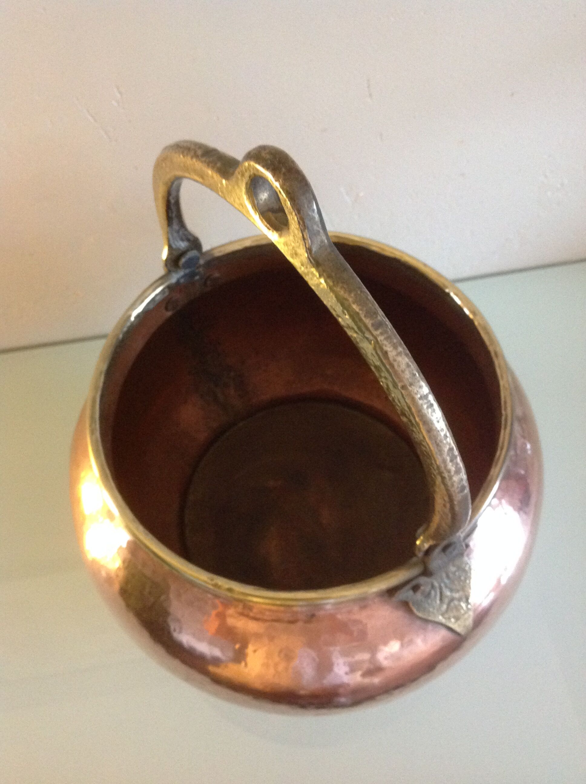Cache pot pot cauldron in hammered red copper / vintage 60s-70s
