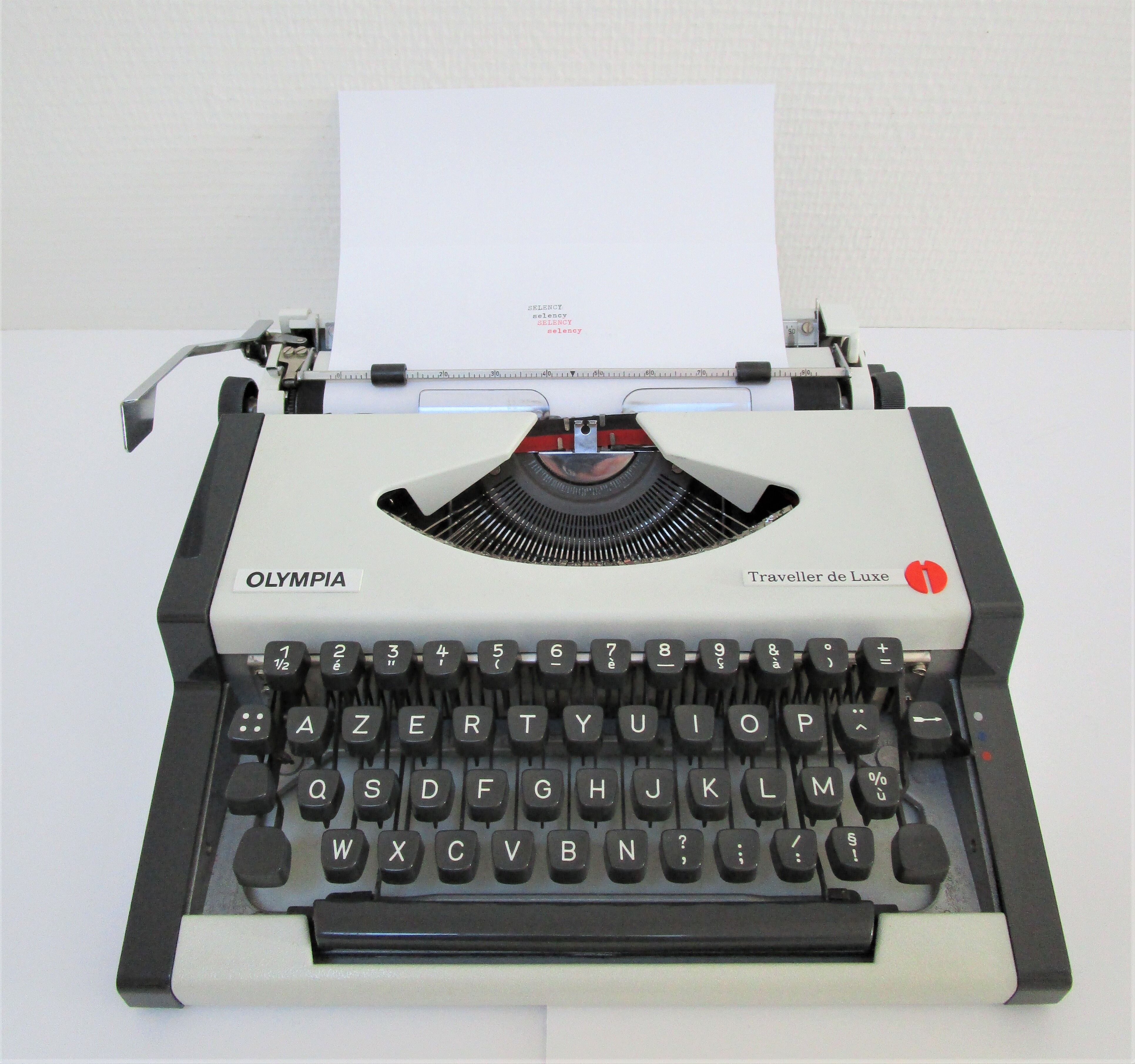 Olympia traveller typewriter luxury 70s