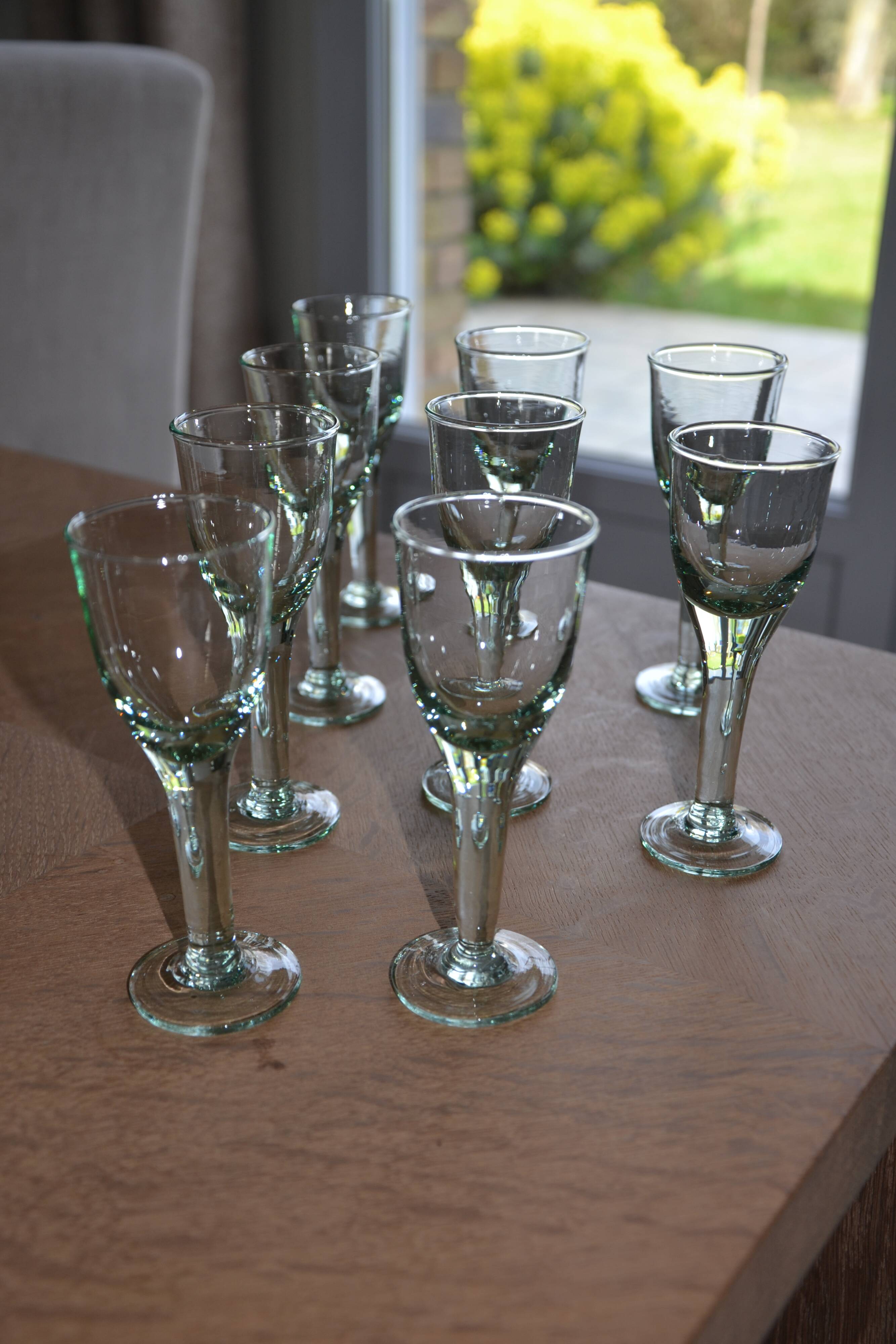 9 small stemmed sparkling glasses H 13 cm