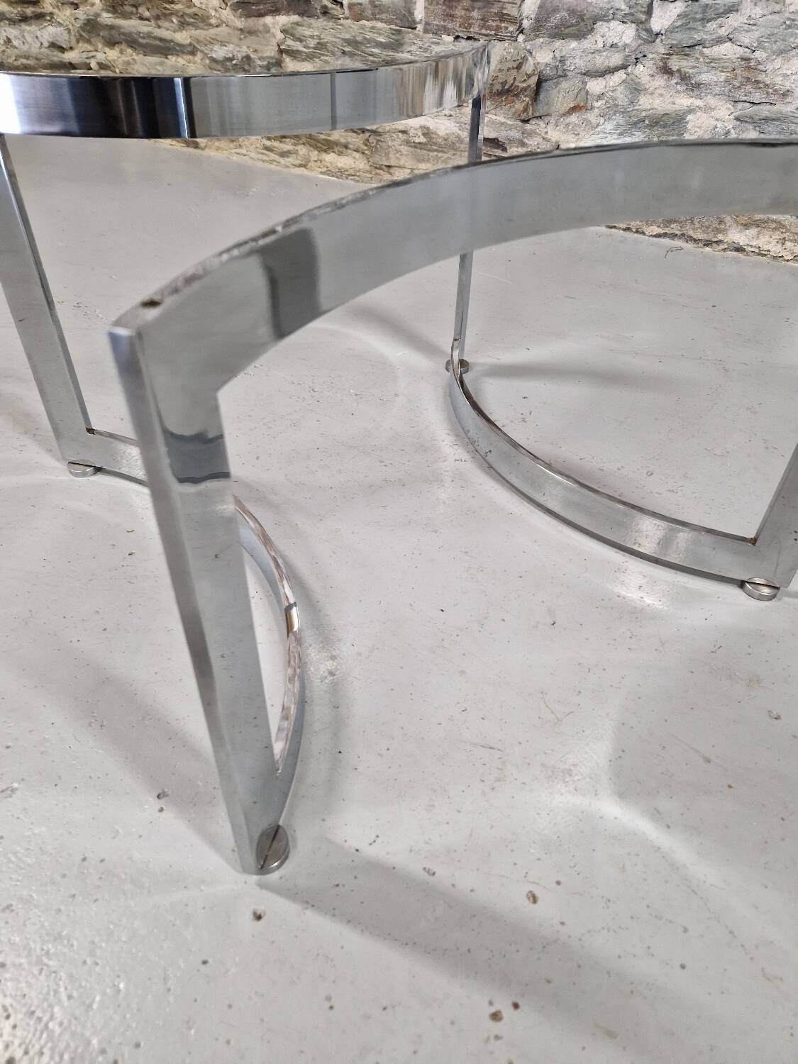 Table basse design Paul Legeard verre fumé et chrome