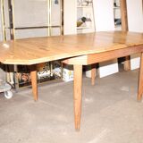 Solid pine stretch table