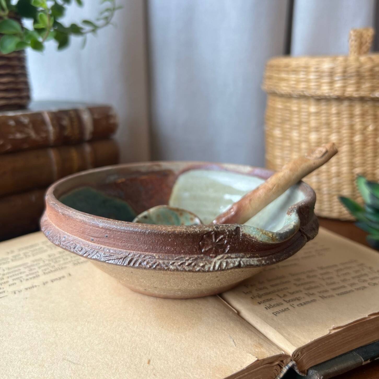 Bol artisanal en grès vernissé