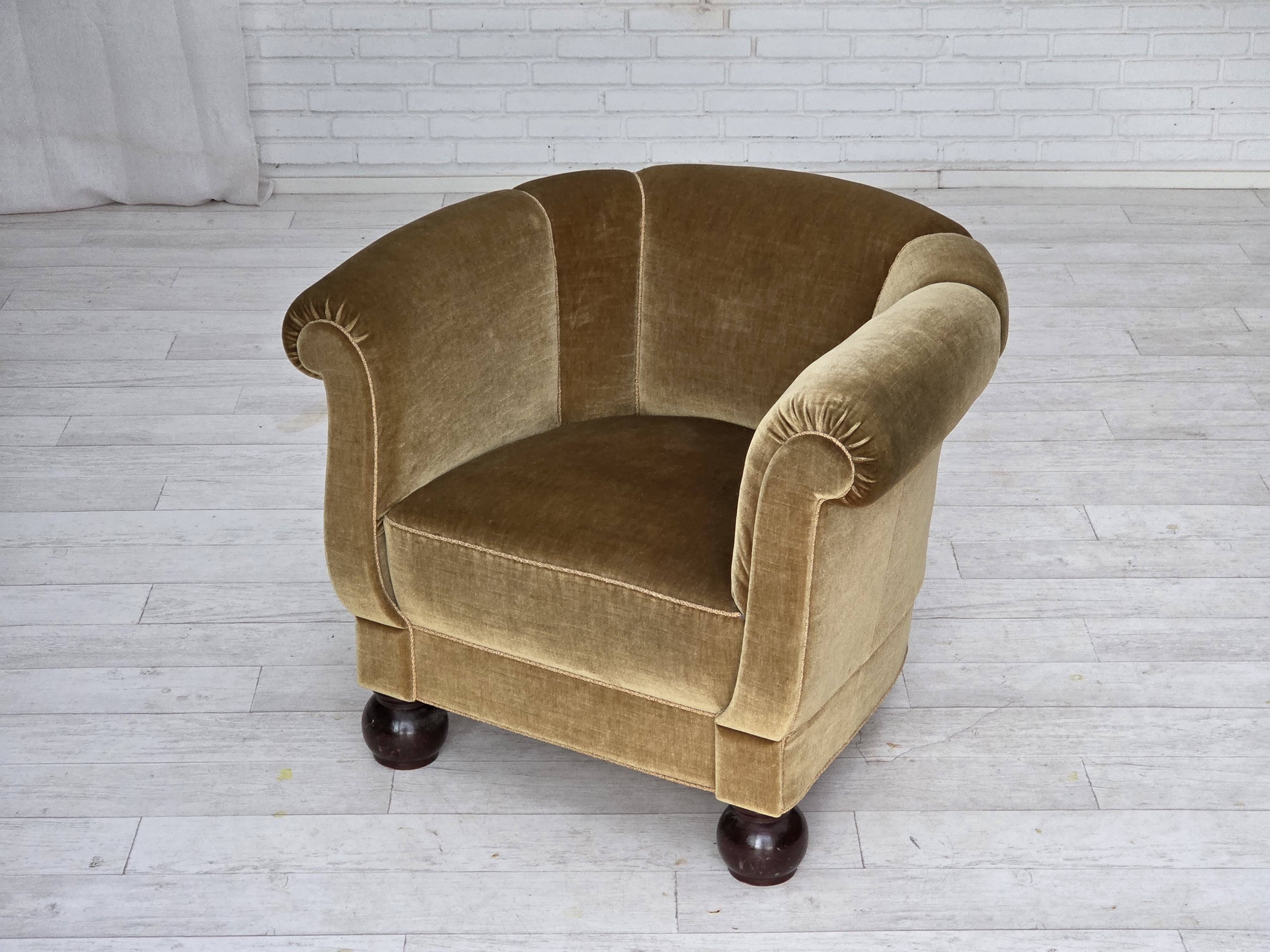 Fauteuil danois en velours vert clair et chêne, années 1960