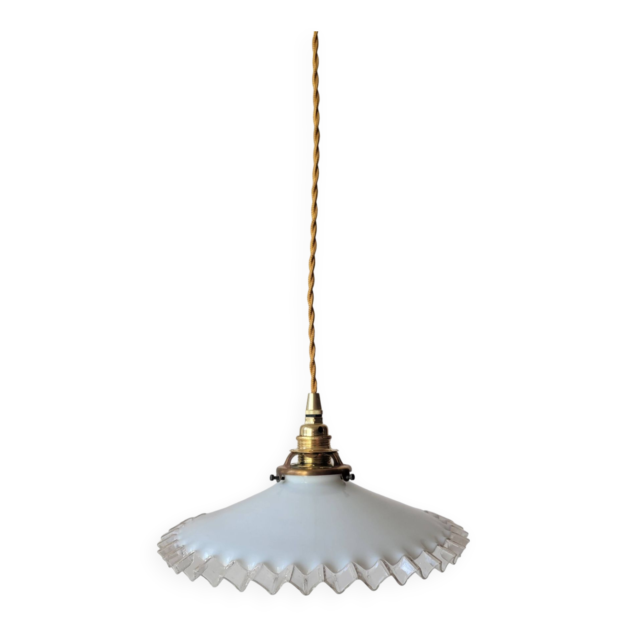 Pendant in serrated opaline