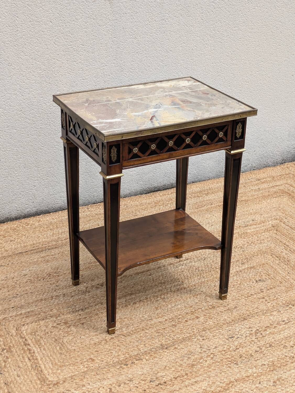 Table d'appoint style Louis XVI, marbre, début XXème, estampillée