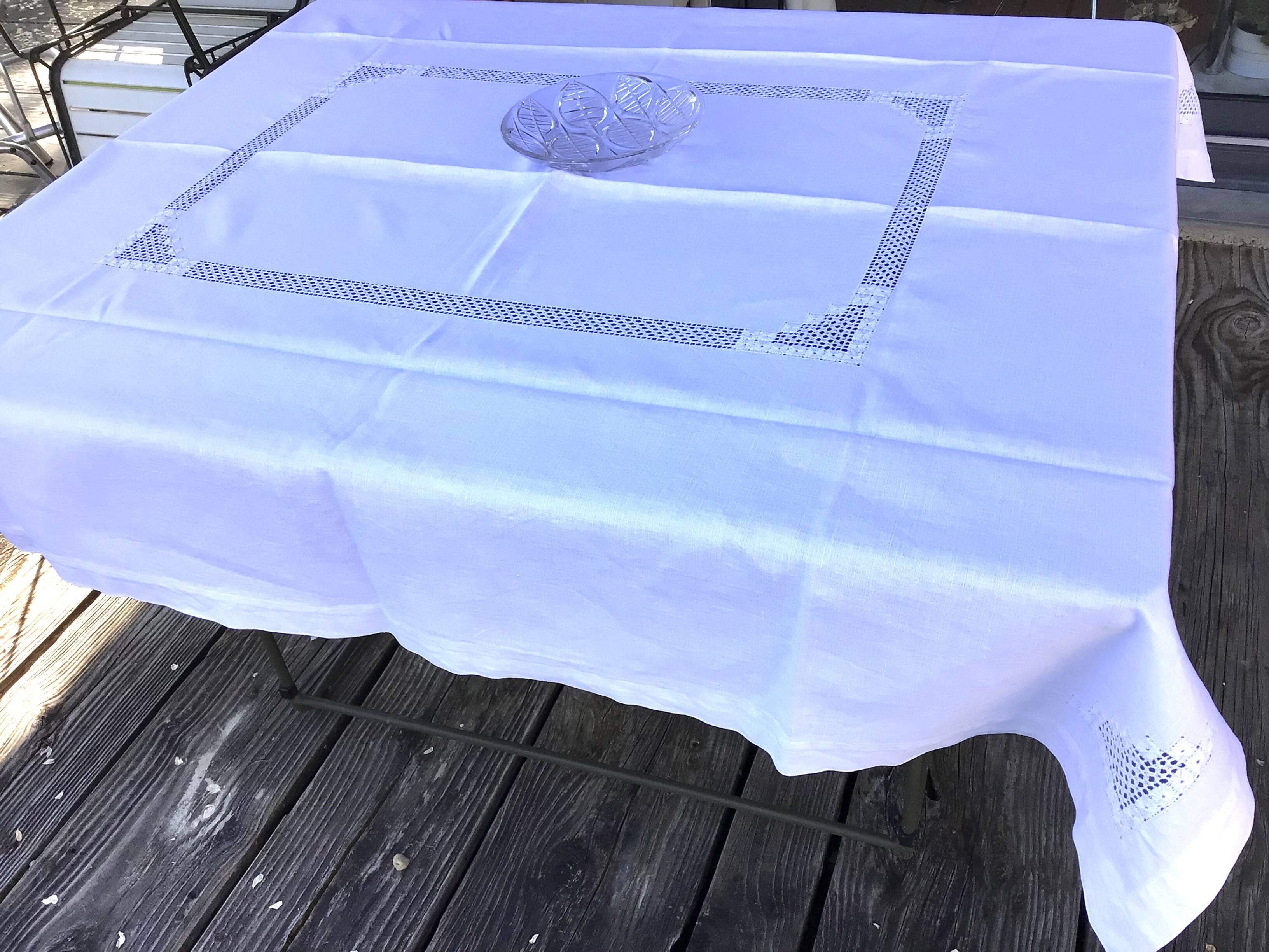 Nappe rectangulaire motif ajouré brodé