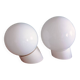 Paire d'appliques boules en verre opalin