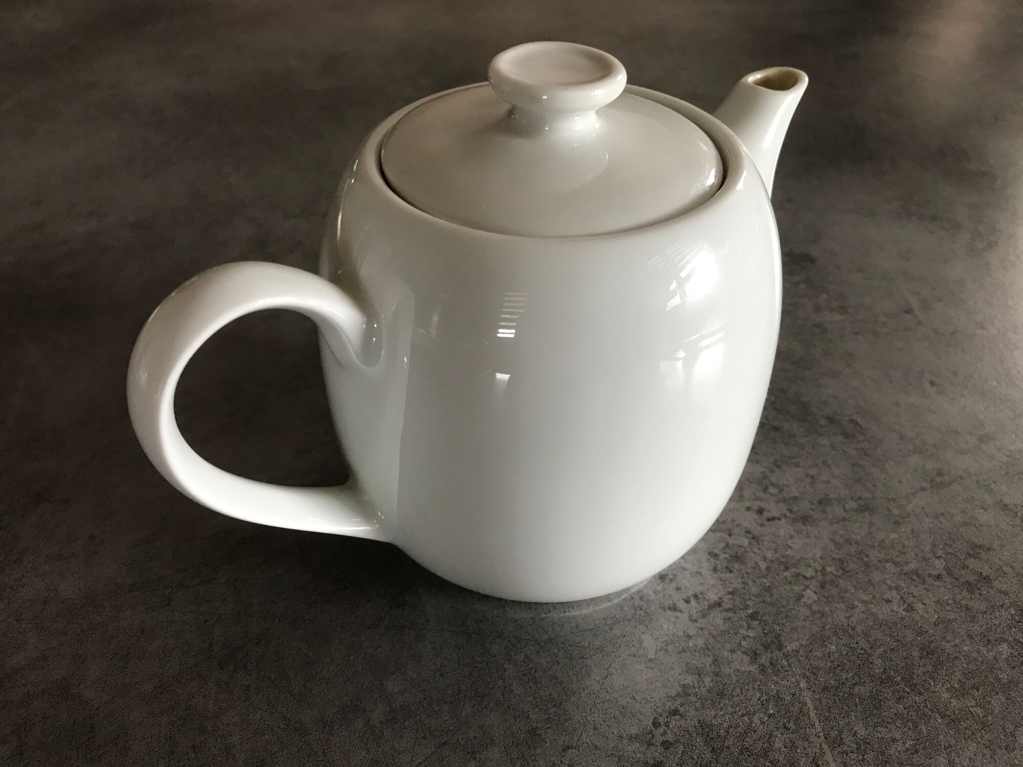 Théière en porcelaine émaillée blanche de Pillivyut  11,5 cm