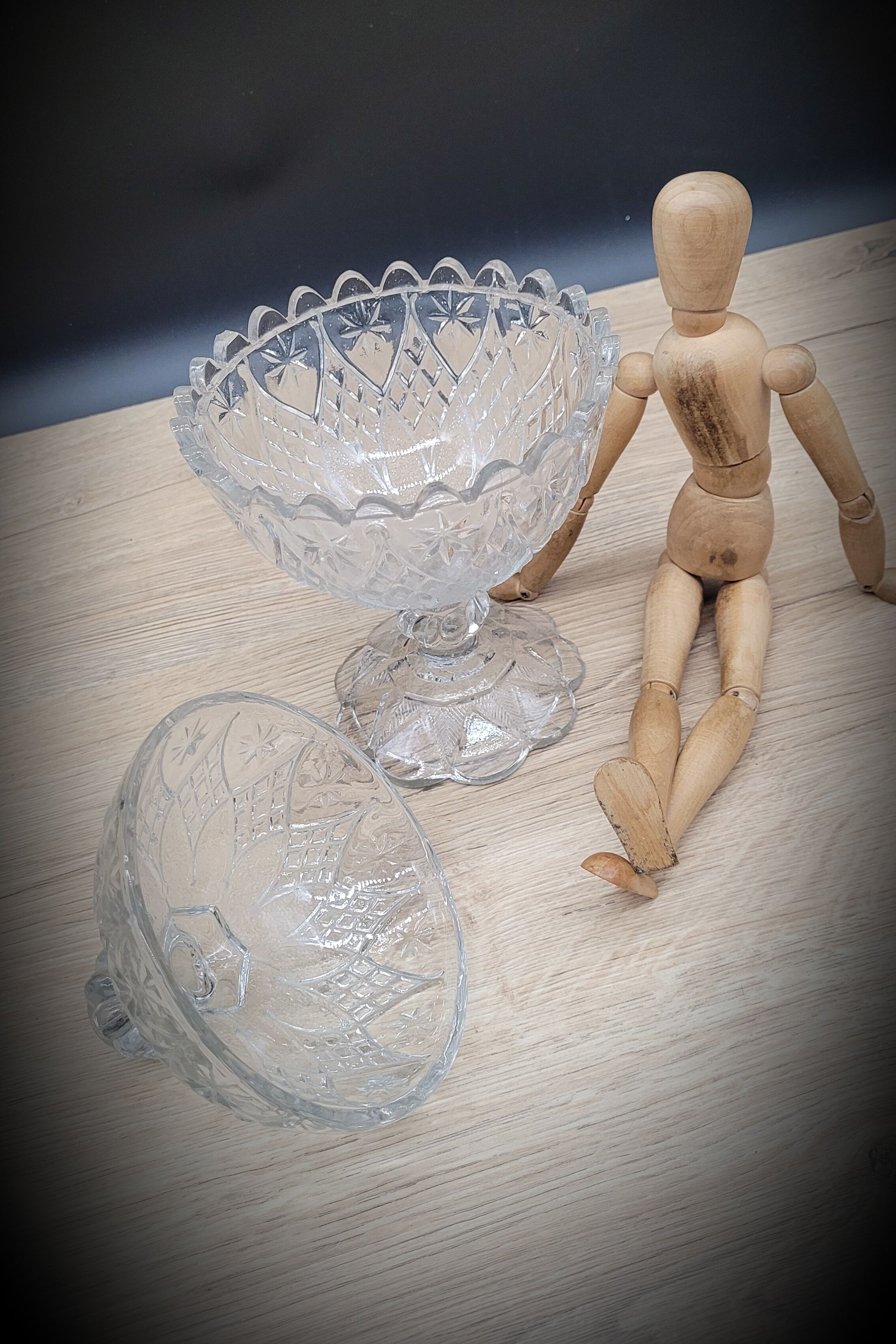 Empty pocket chiseled glass