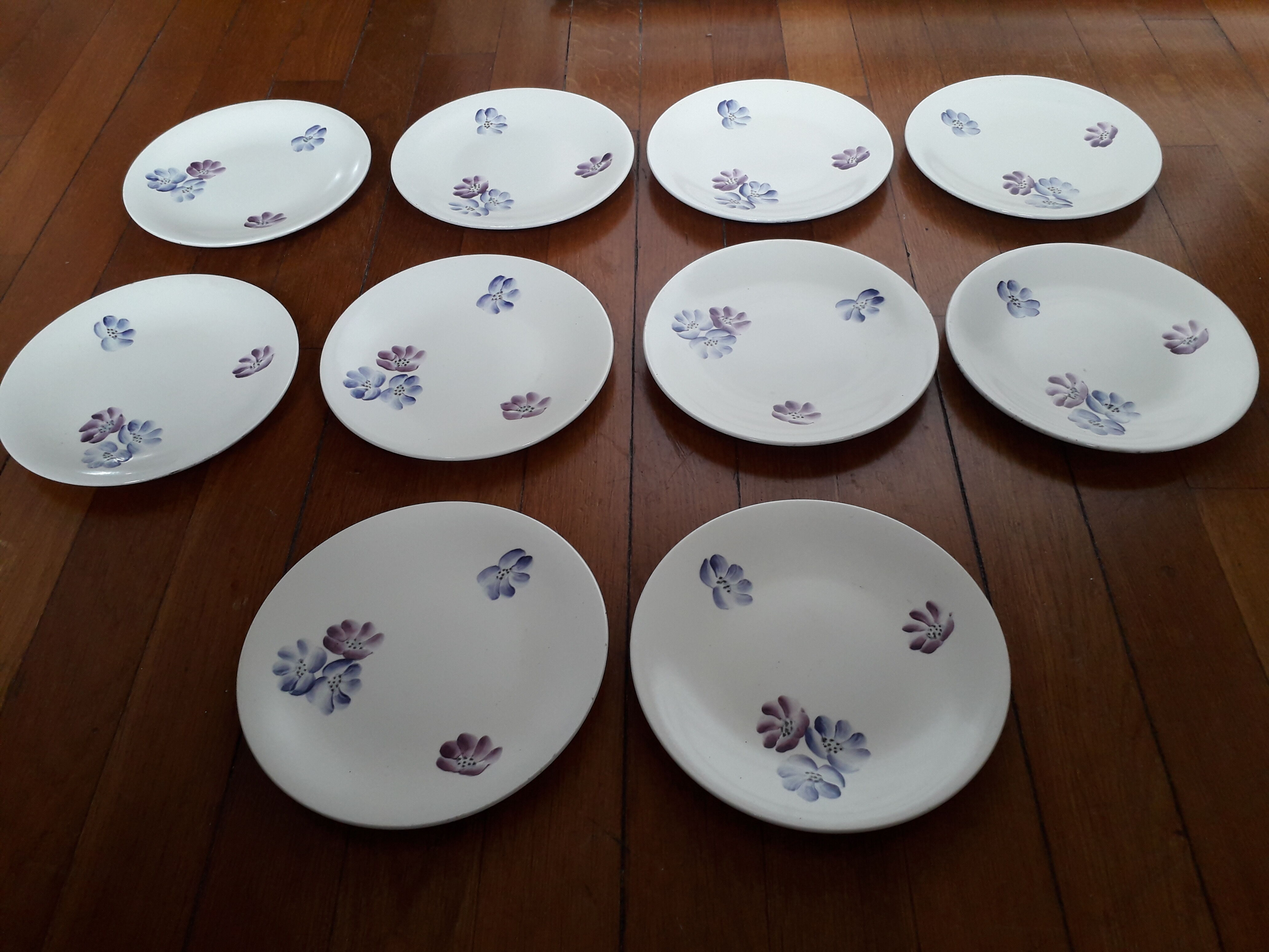 10 dessert plates from the Longchamp factory