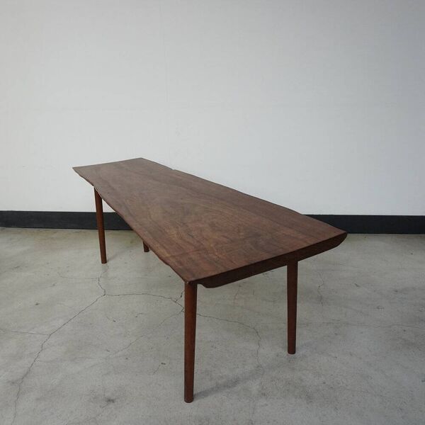 Table basse asymétrique