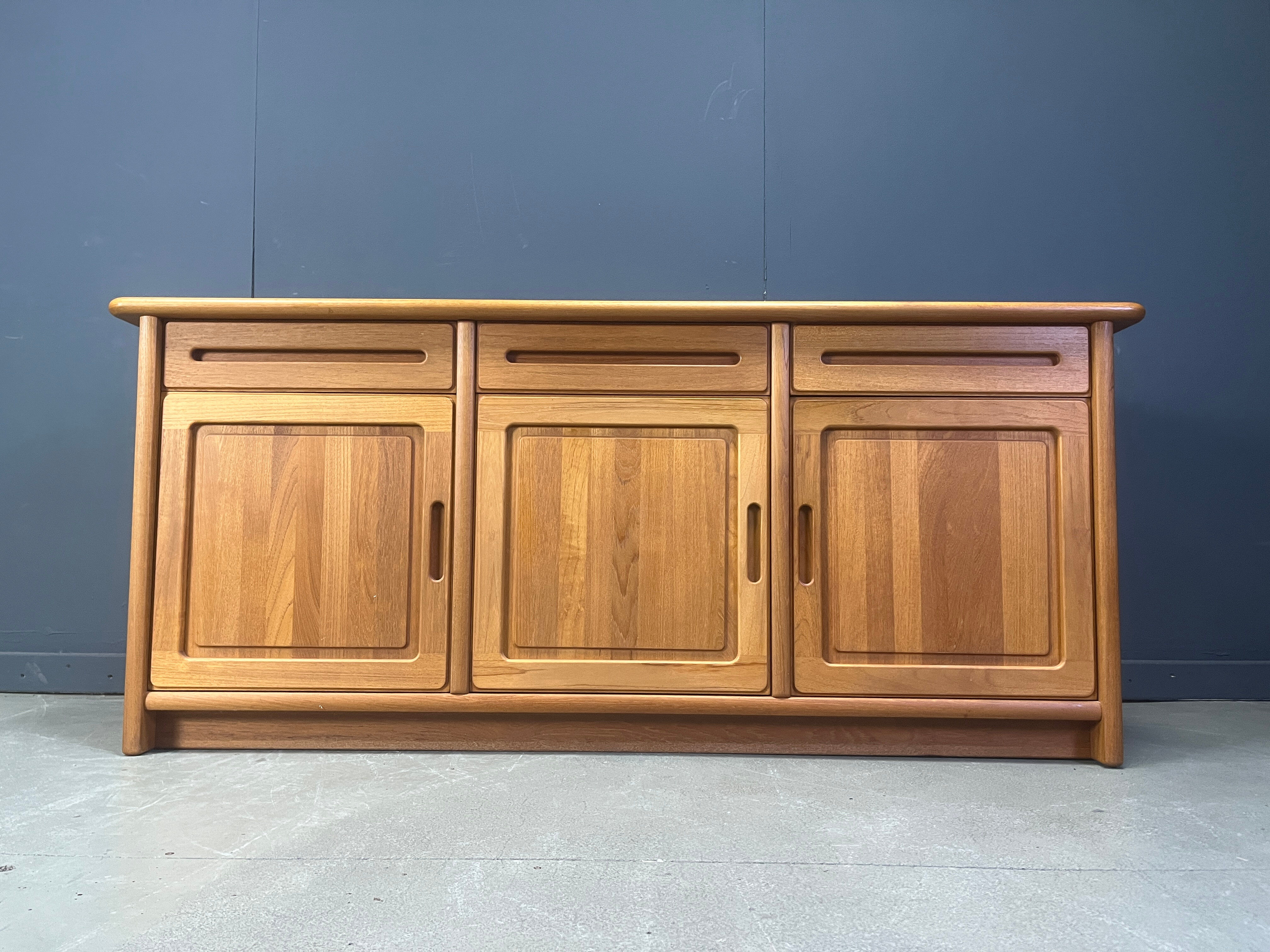 Enfilade scandinave des années 1960 par Dyrlund.