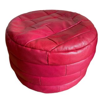 Pouf en cuir patchwork rose de Sède