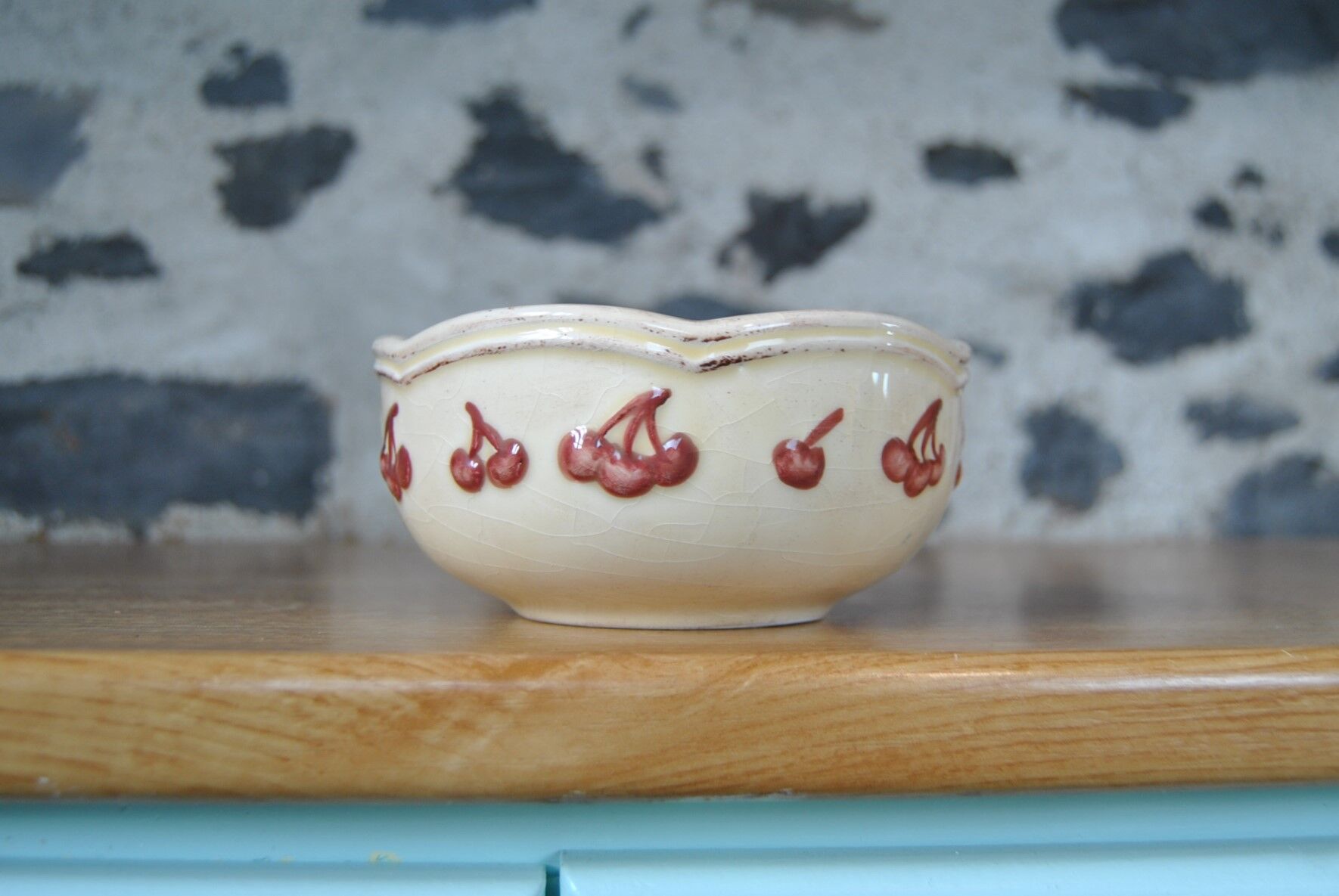 Ceramic bowl cherry décor