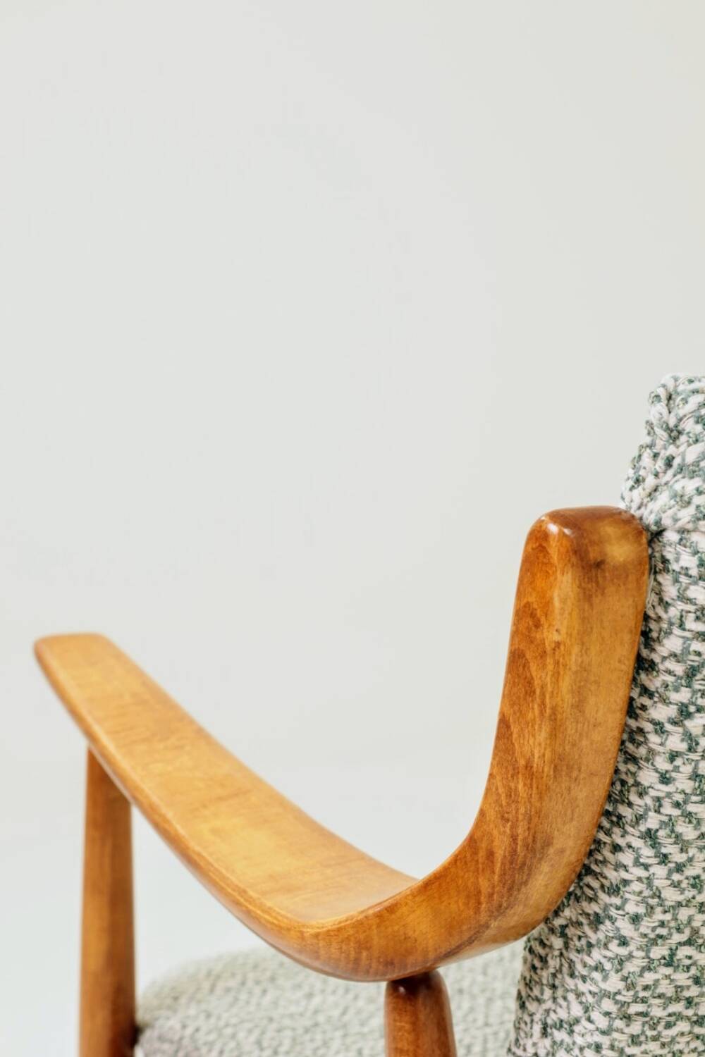 Fauteuil scandinave vintage en tissu tissé turquoise et blanc